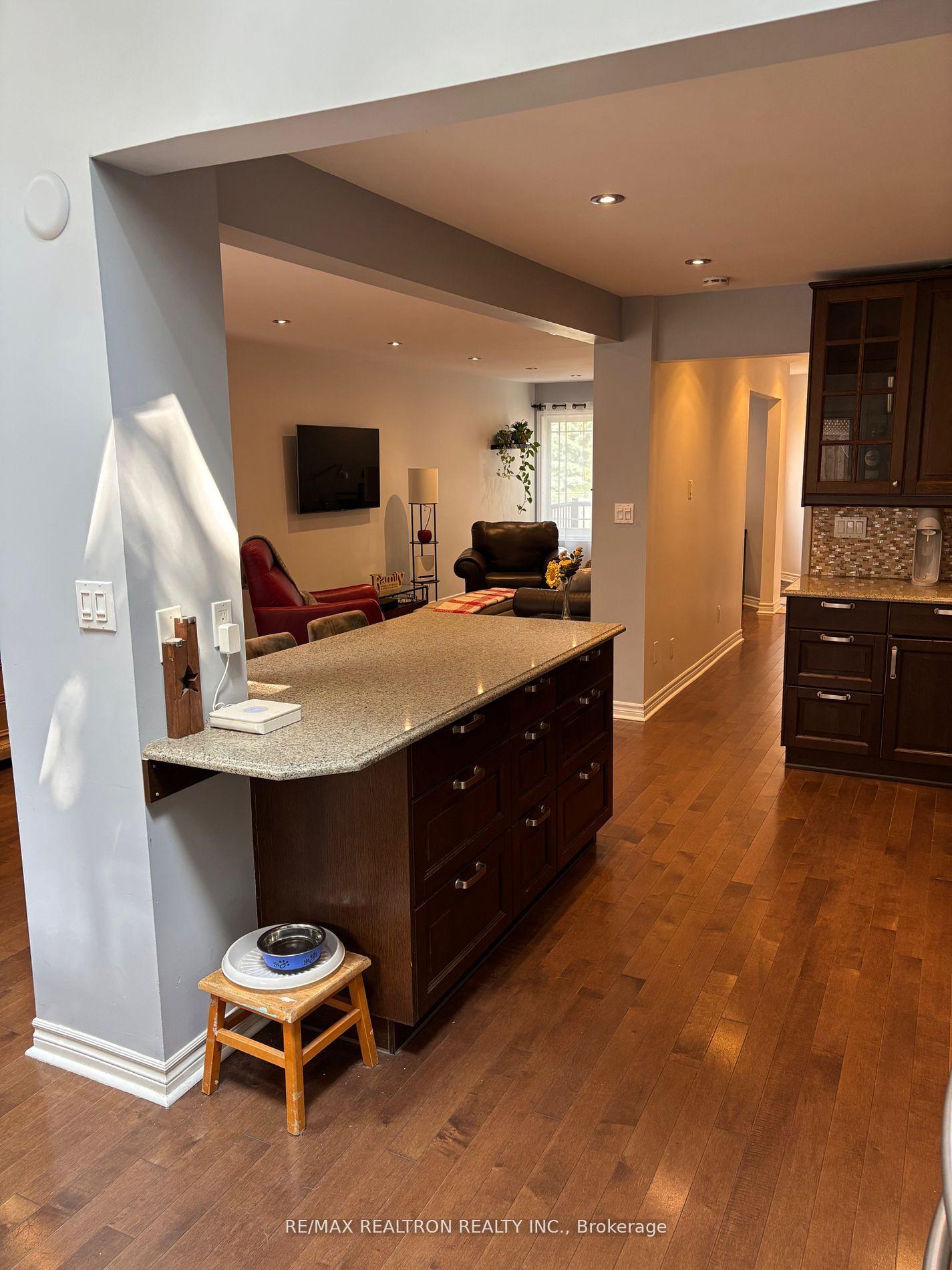 Photo 11 of 6 Joanna Crescent, Vaughan, Crestwood-Springfarm-Yorkhill — HOMEH