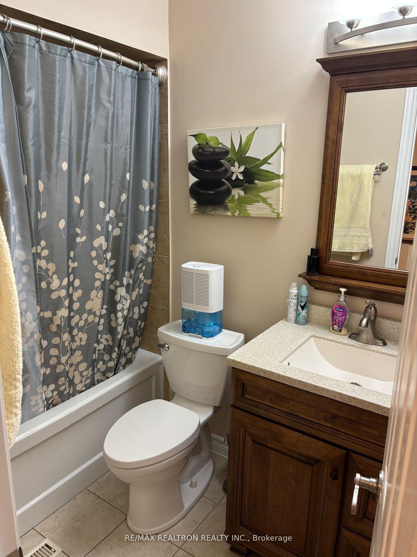 Photo 14 of 6 Joanna Crescent, Vaughan, Crestwood-Springfarm-Yorkhill — HOMEH