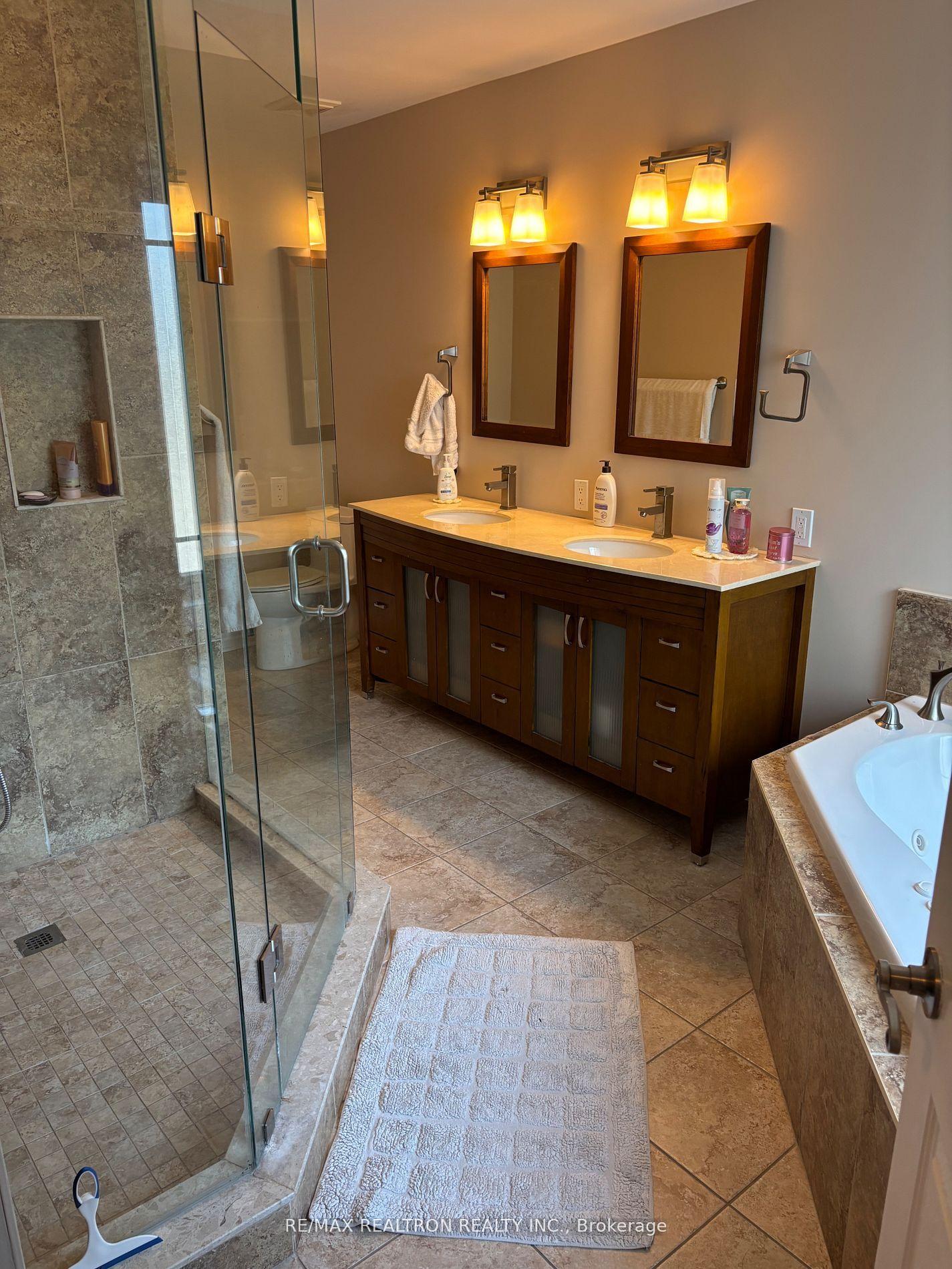 Photo 15 of 6 Joanna Crescent, Vaughan, Crestwood-Springfarm-Yorkhill — HOMEH