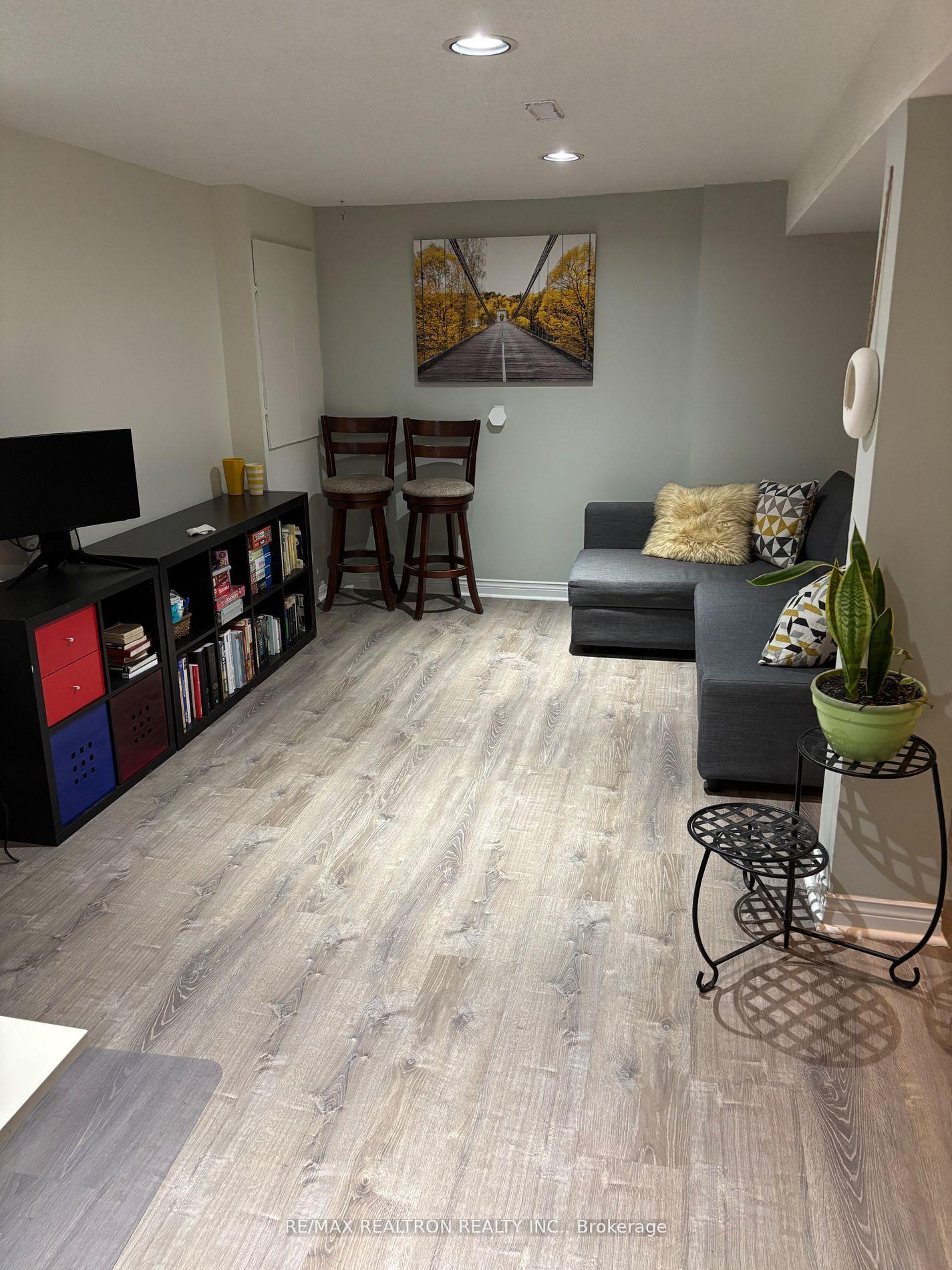 Photo 17 of 6 Joanna Crescent, Vaughan, Crestwood-Springfarm-Yorkhill — HOMEH