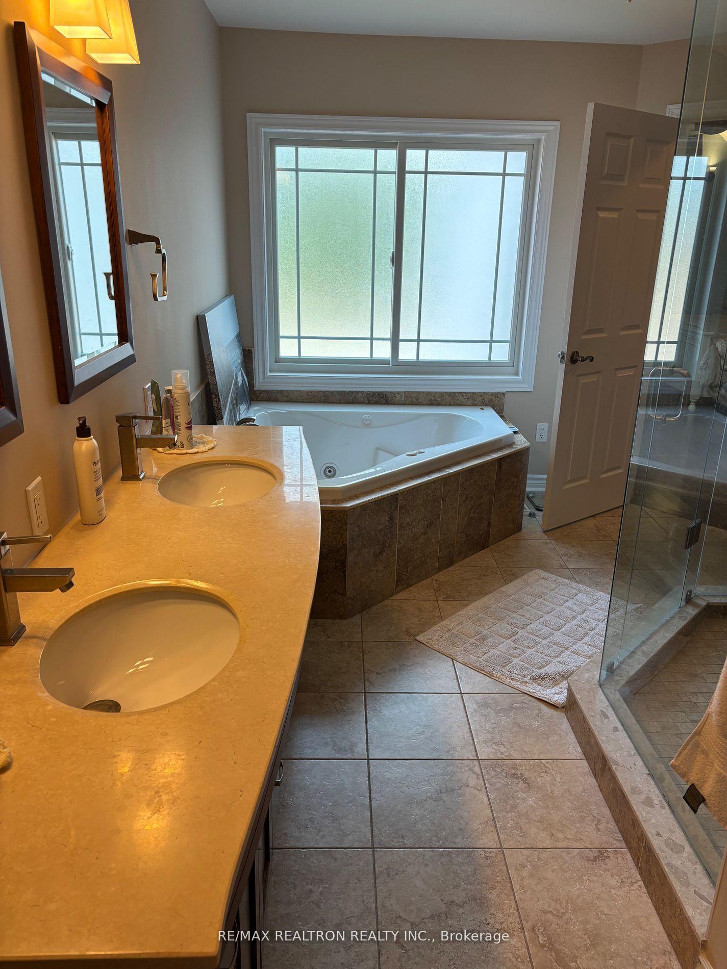 Photo 18 of 6 Joanna Crescent, Vaughan, Crestwood-Springfarm-Yorkhill — HOMEH