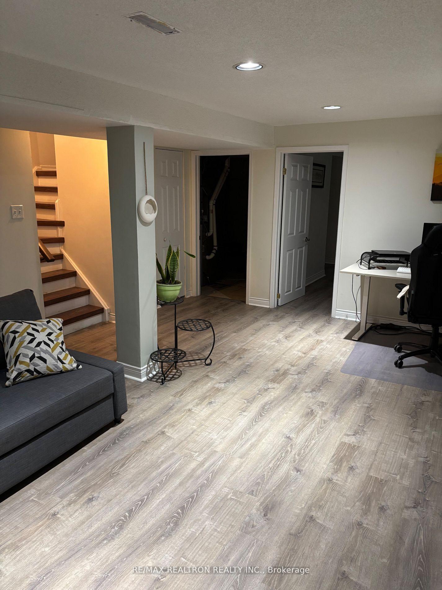 Photo 21 of 6 Joanna Crescent, Vaughan, Crestwood-Springfarm-Yorkhill — HOMEH