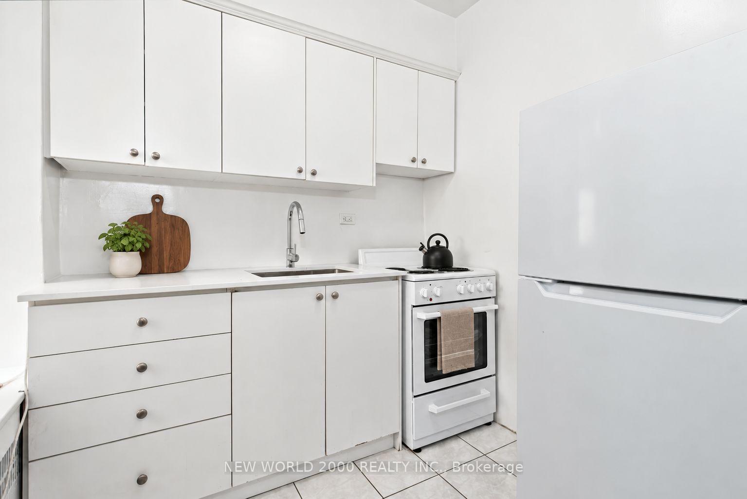 Photo 6 of Unit 102, 110 St Clair Avenue W, Toronto, Yonge-St. Clair — HOMEH