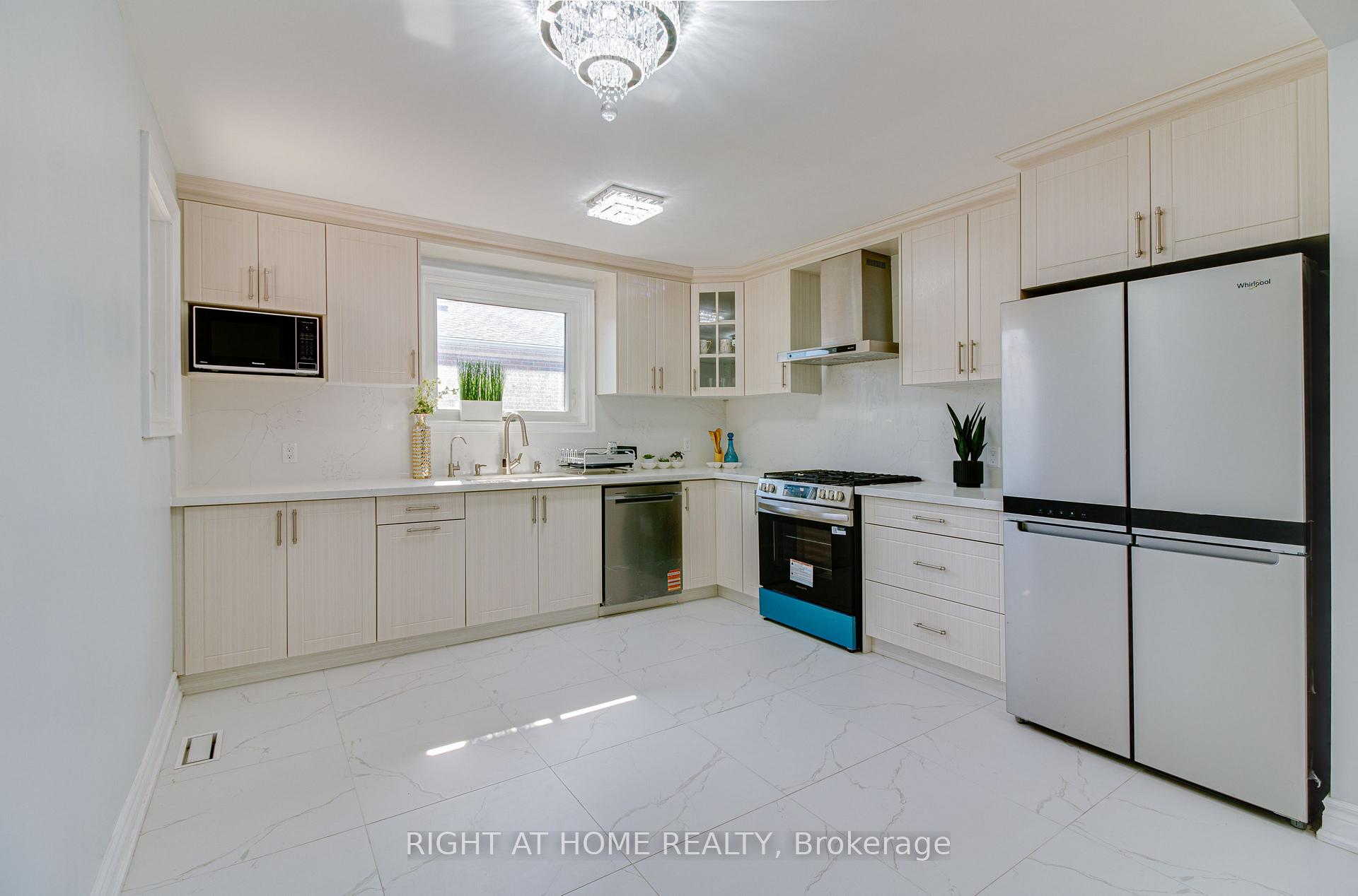 Photo 5 of 37 Mason Road, Scarborough, Scarborough Village — HOMEH