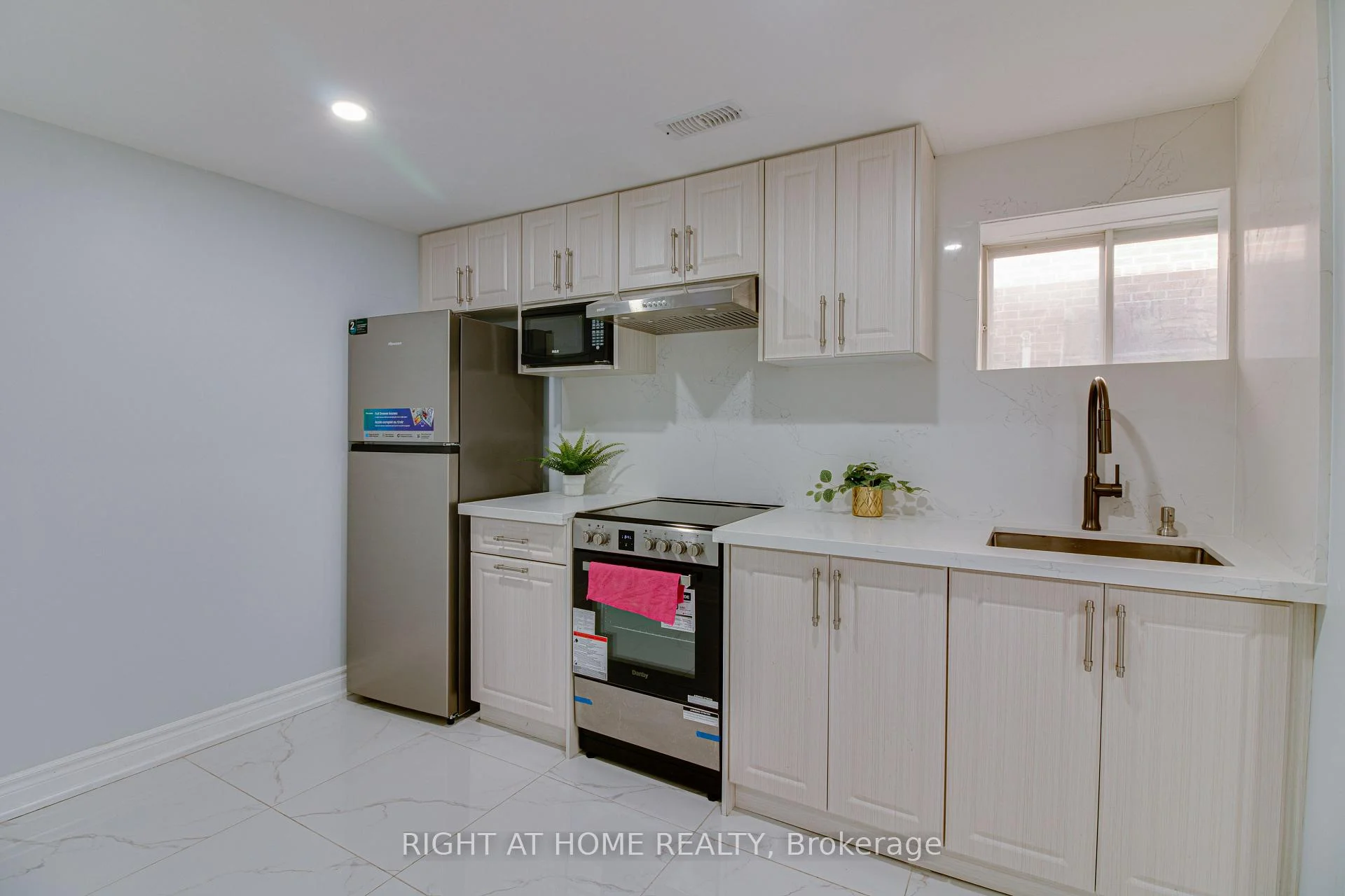 Photo 30 of 37 Mason Road, Scarborough, Scarborough Village — HOMEH