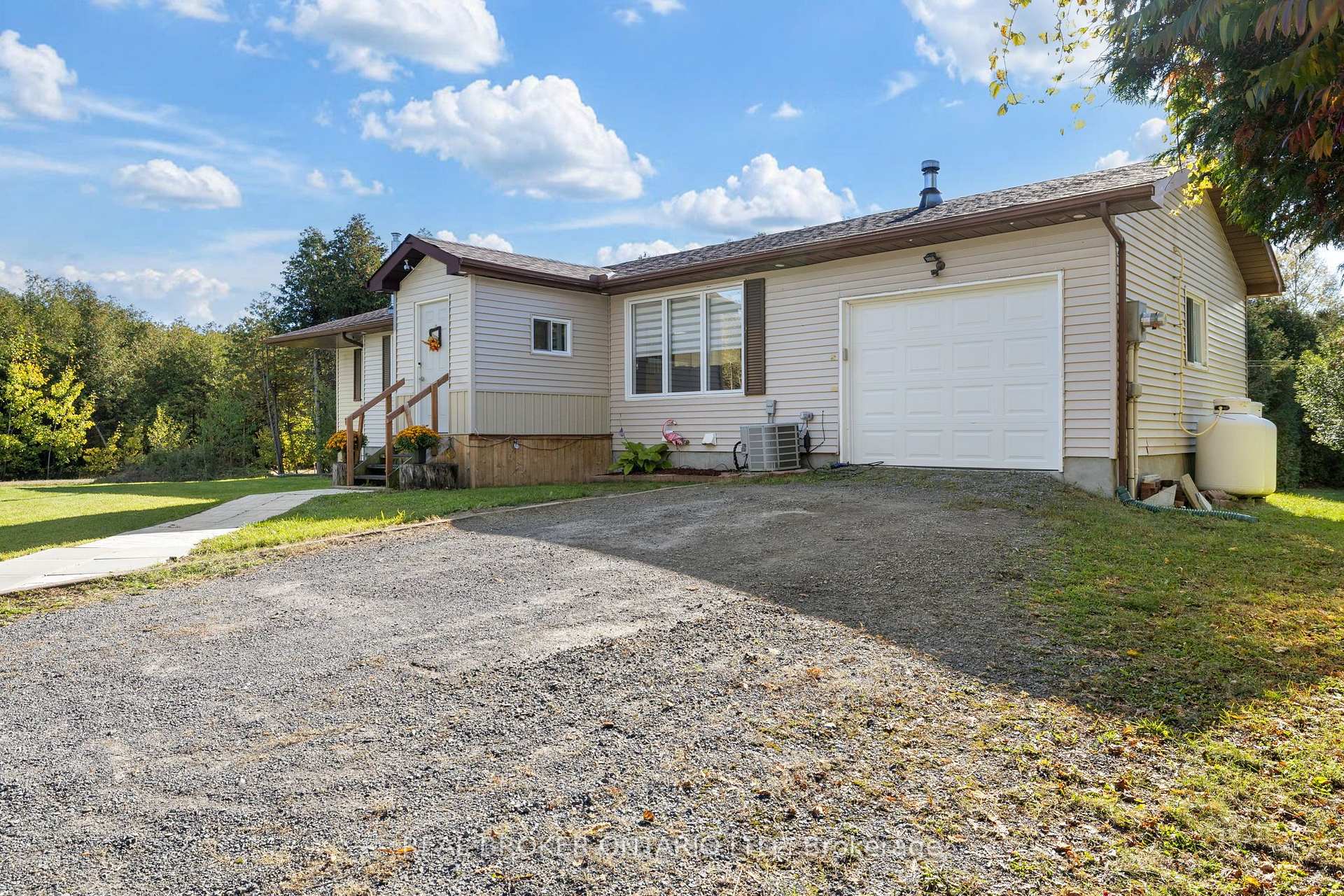 Photo 3 of 346 County 25 Road, North Grenville, North Grenville Twp (Kemptville South) — HOMEH