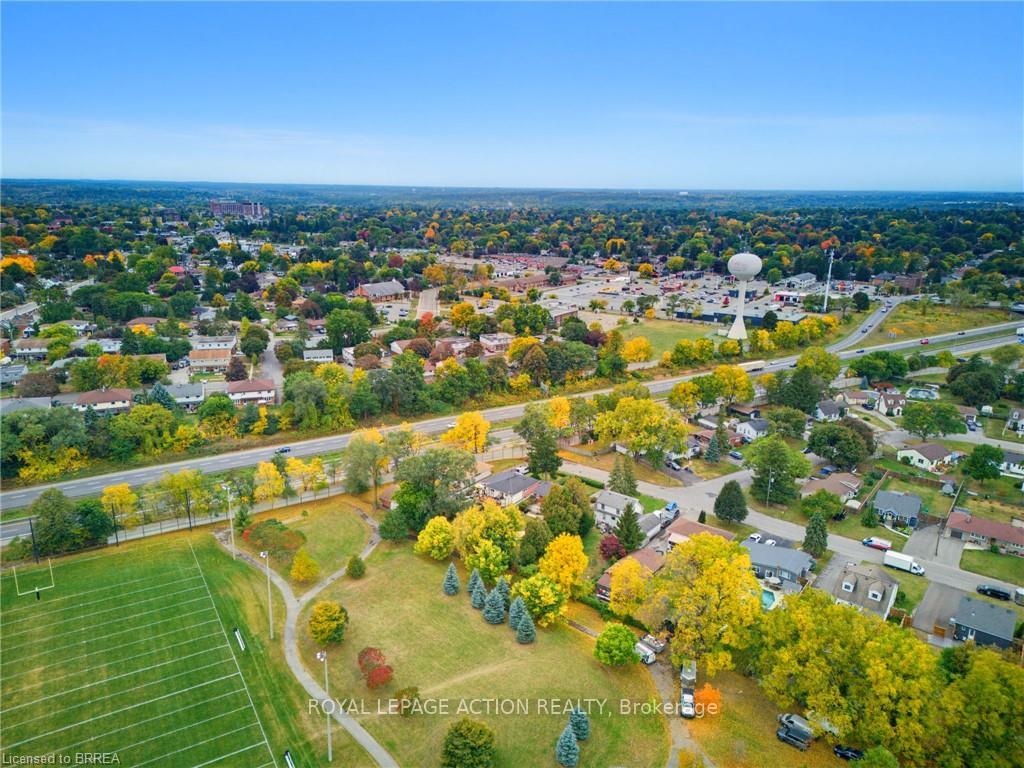 Photo 35 of Unit 3, 68 Fairview Drive, Brantford, Fairview/Greenbrier — HOMEH