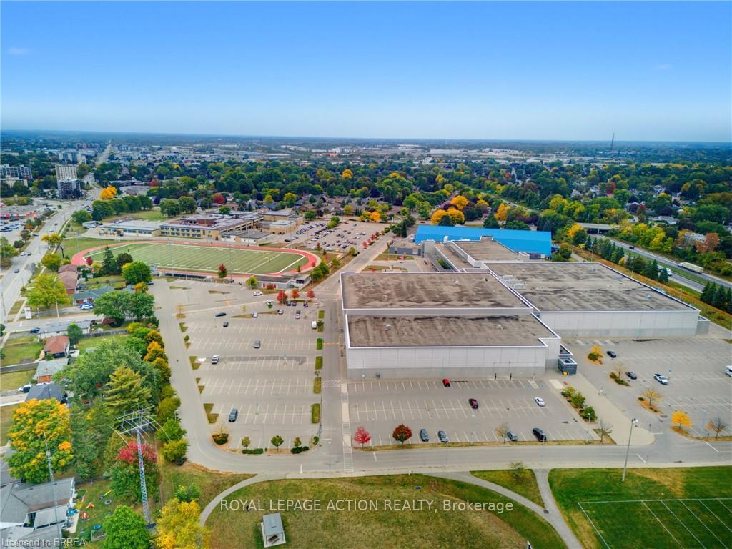 Photo 37 of Unit 3, 68 Fairview Drive, Brantford, Fairview/Greenbrier — HOMEH