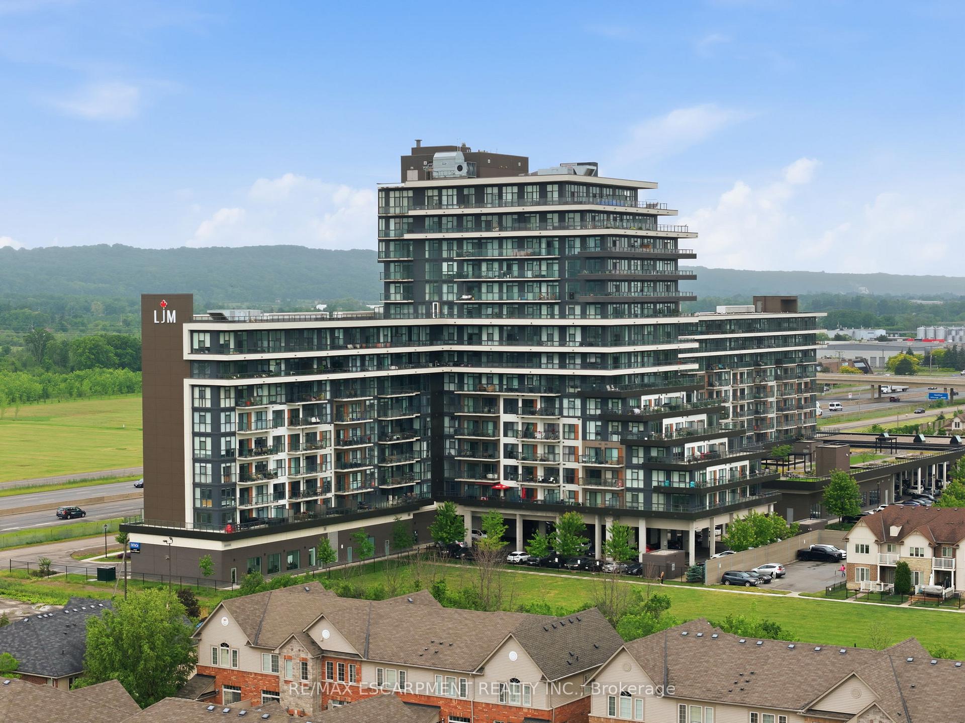 Photo of Unit 1201, 550 North Service Road