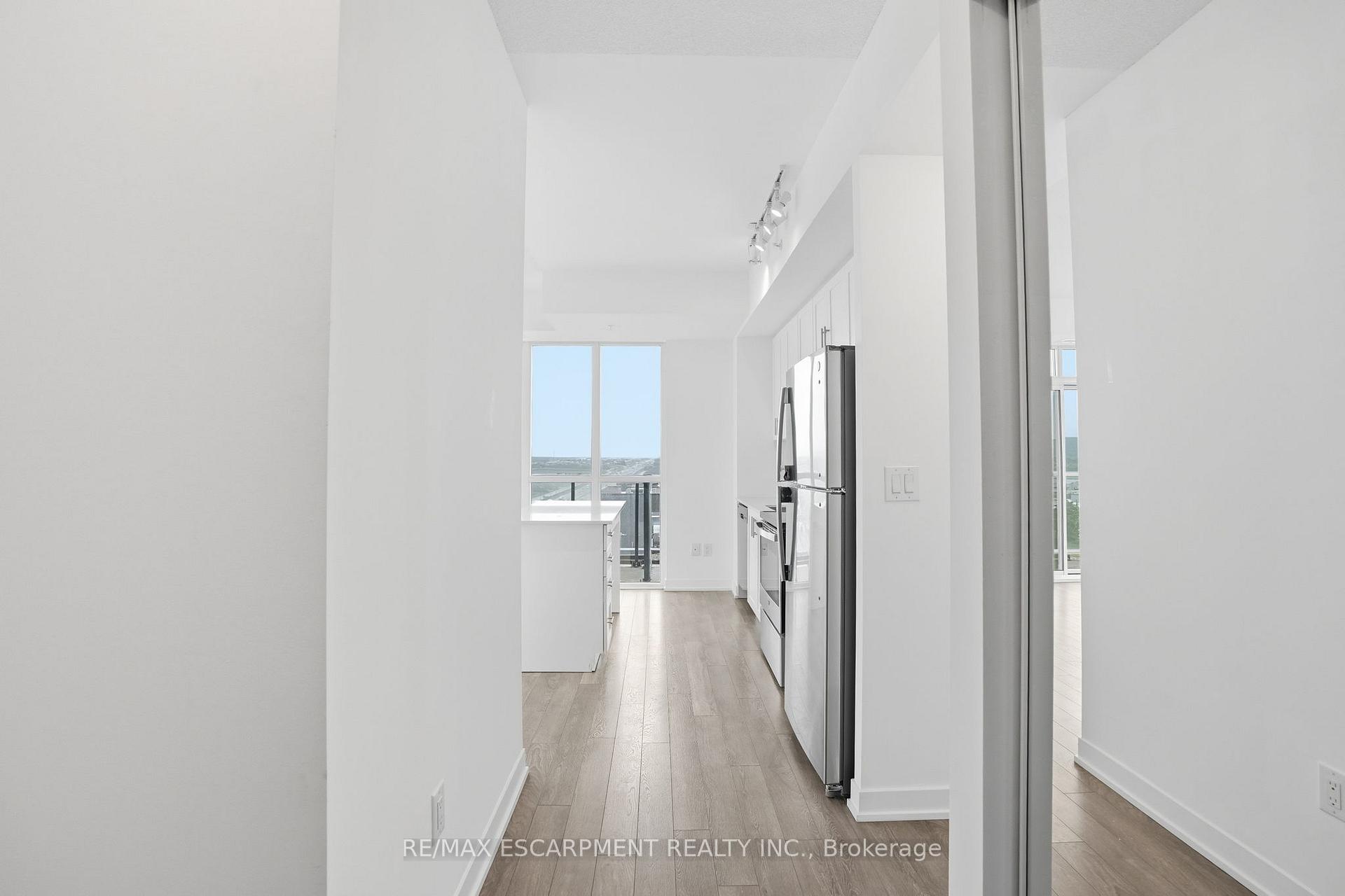 Photo 7 of Unit 1201, 550 North Service Road, Grimsby, Grimsby Beach — HOMEH