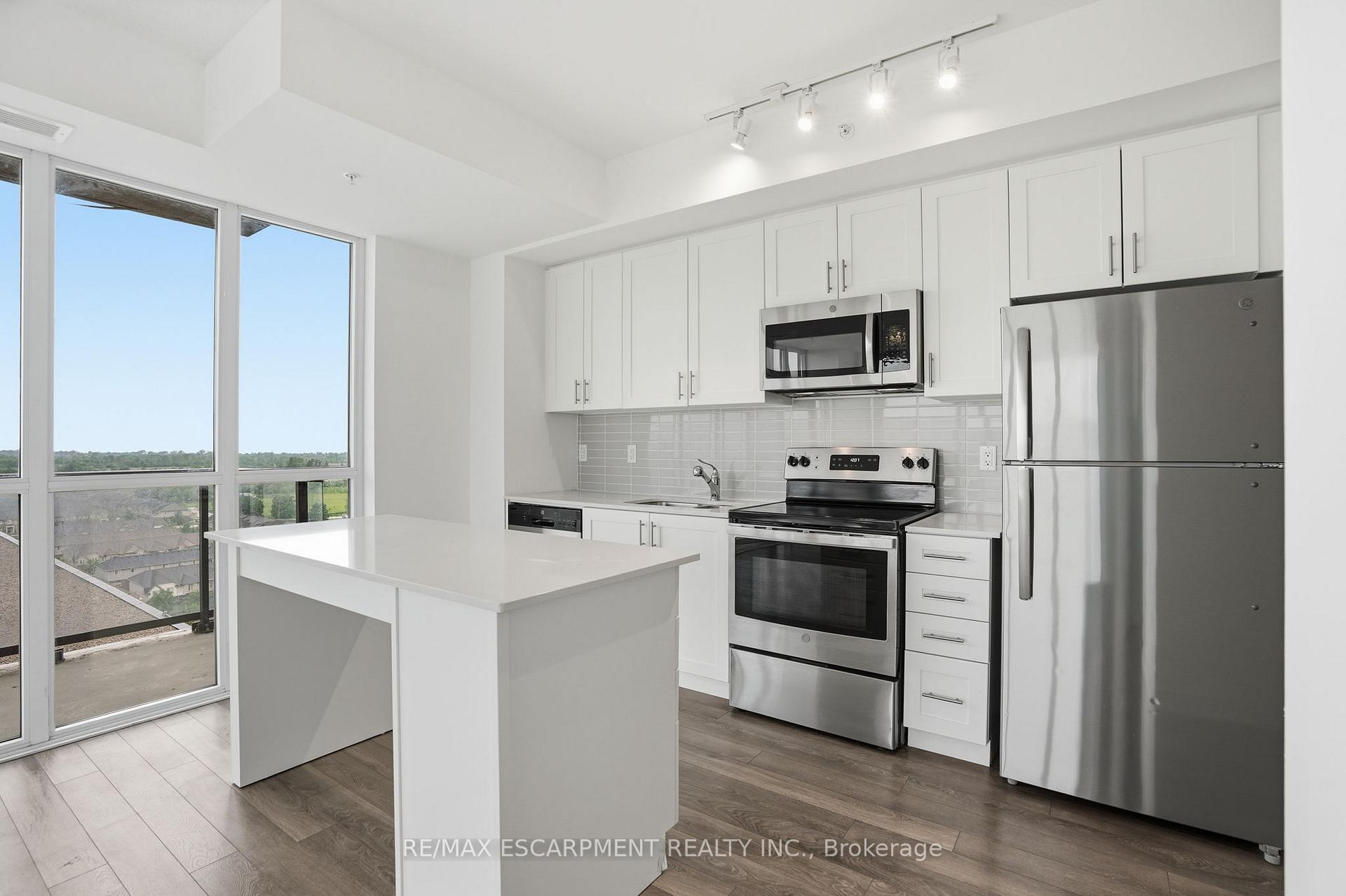 Photo 9 of Unit 1201, 550 North Service Road, Grimsby, Grimsby Beach — HOMEH