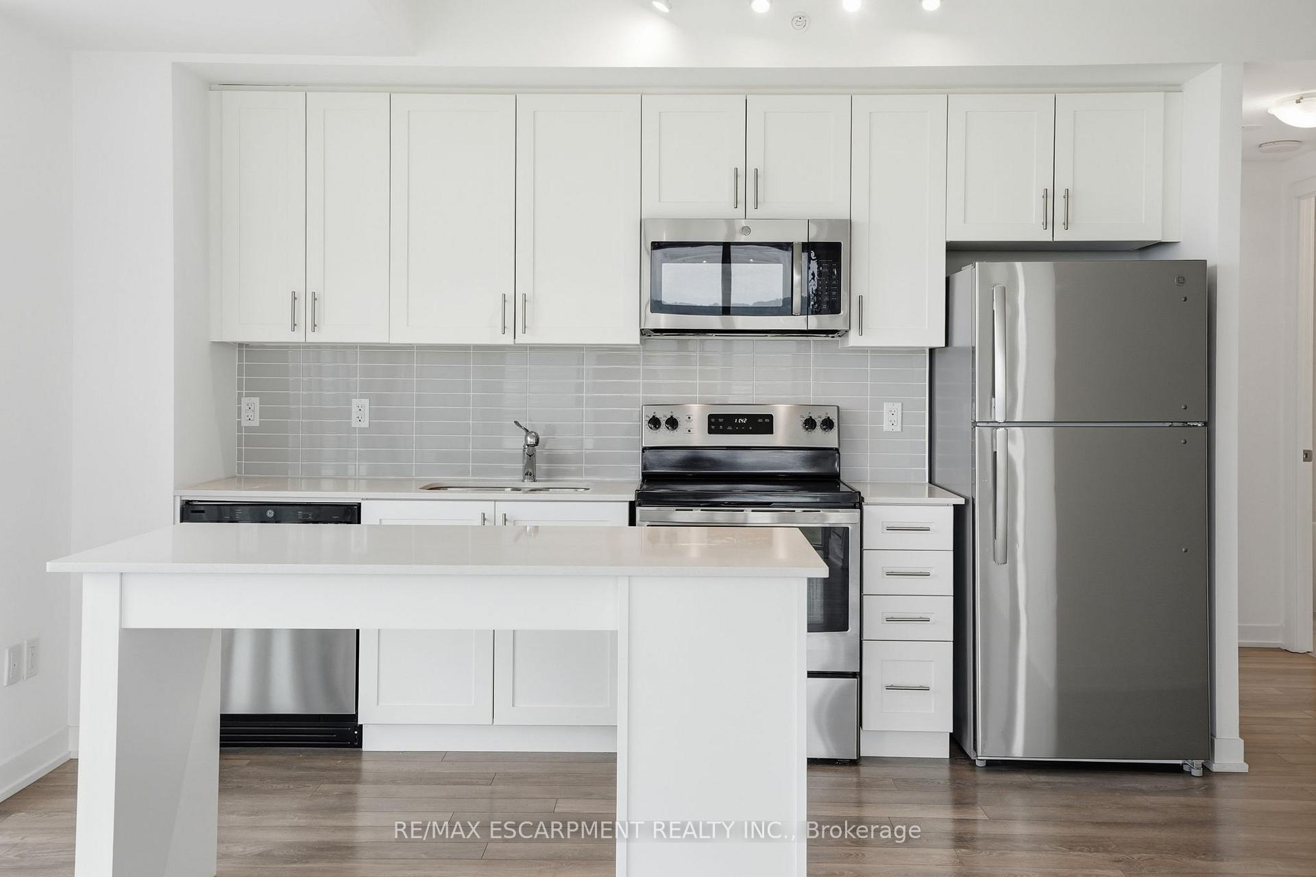 Photo 10 of Unit 1201, 550 North Service Road, Grimsby, Grimsby Beach — HOMEH