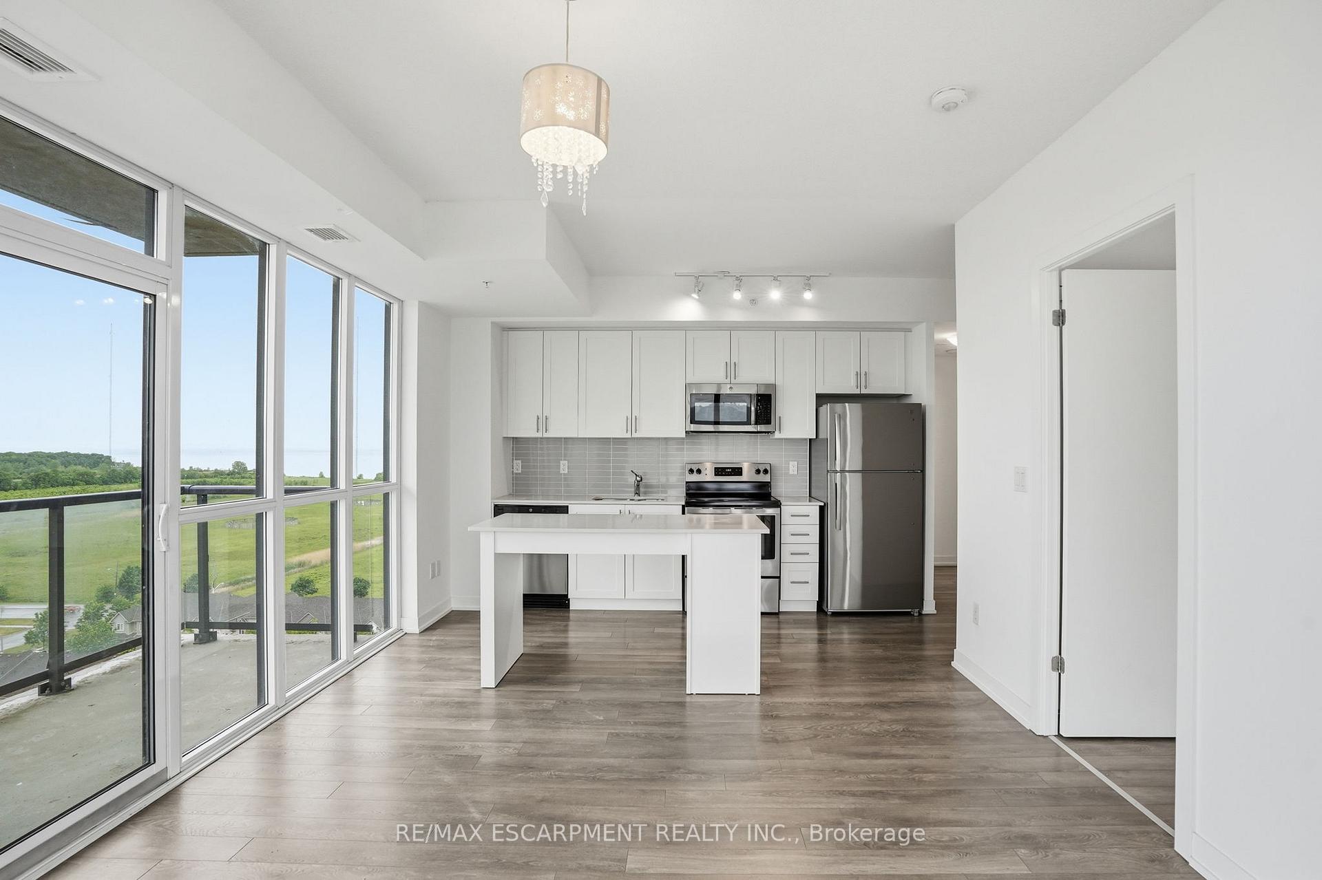 Photo 15 of Unit 1201, 550 North Service Road, Grimsby, Grimsby Beach — HOMEH