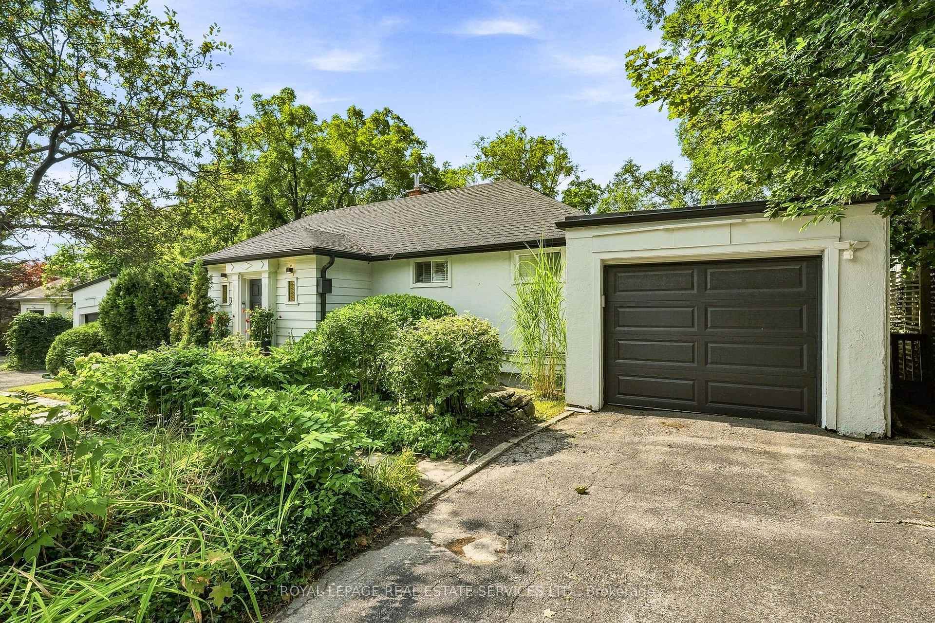 Photo 3 of 372 Trafalgar Road, Oakville, Old Oakville — HOMEH