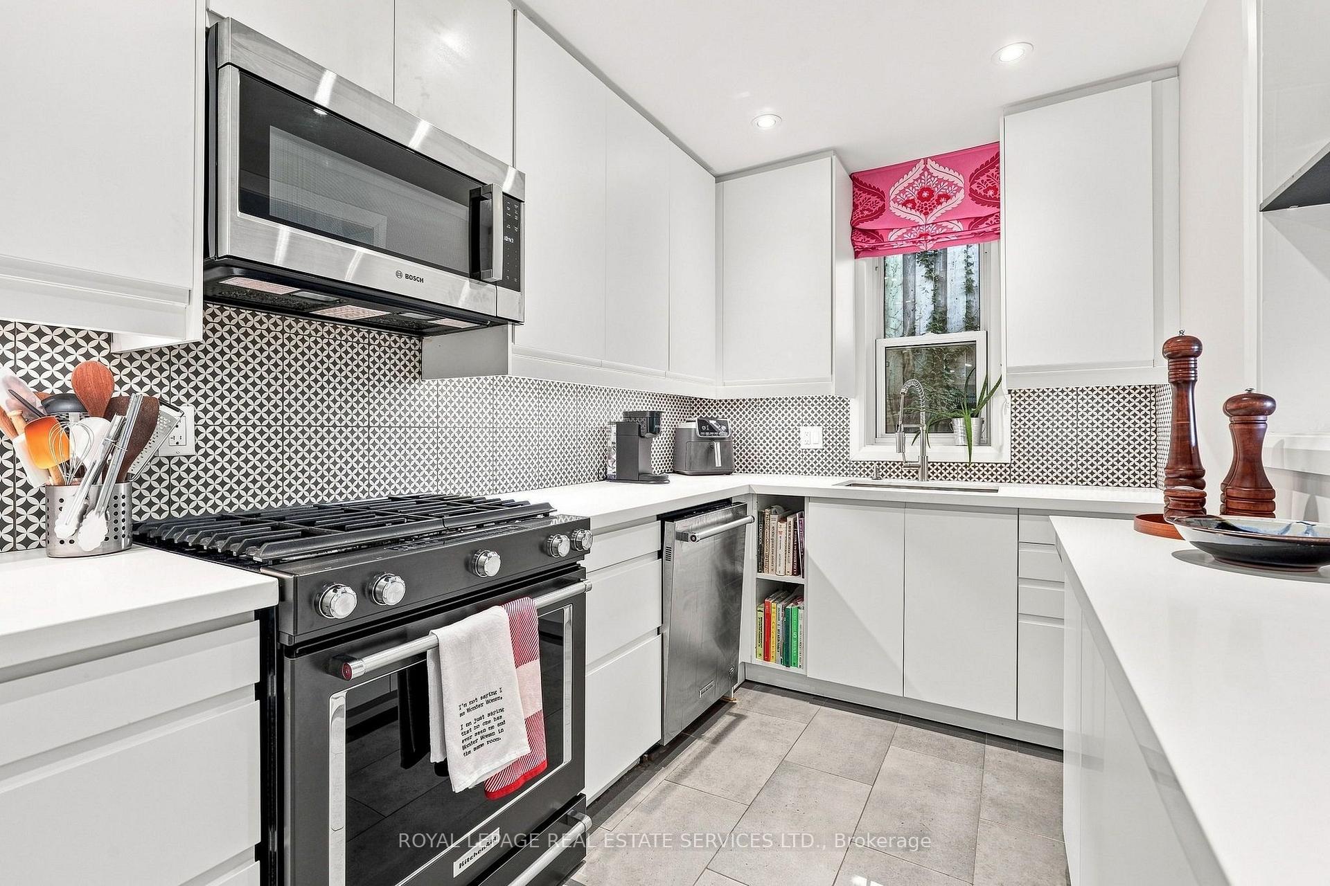 Photo 18 of 372 Trafalgar Road, Oakville, Old Oakville — HOMEH