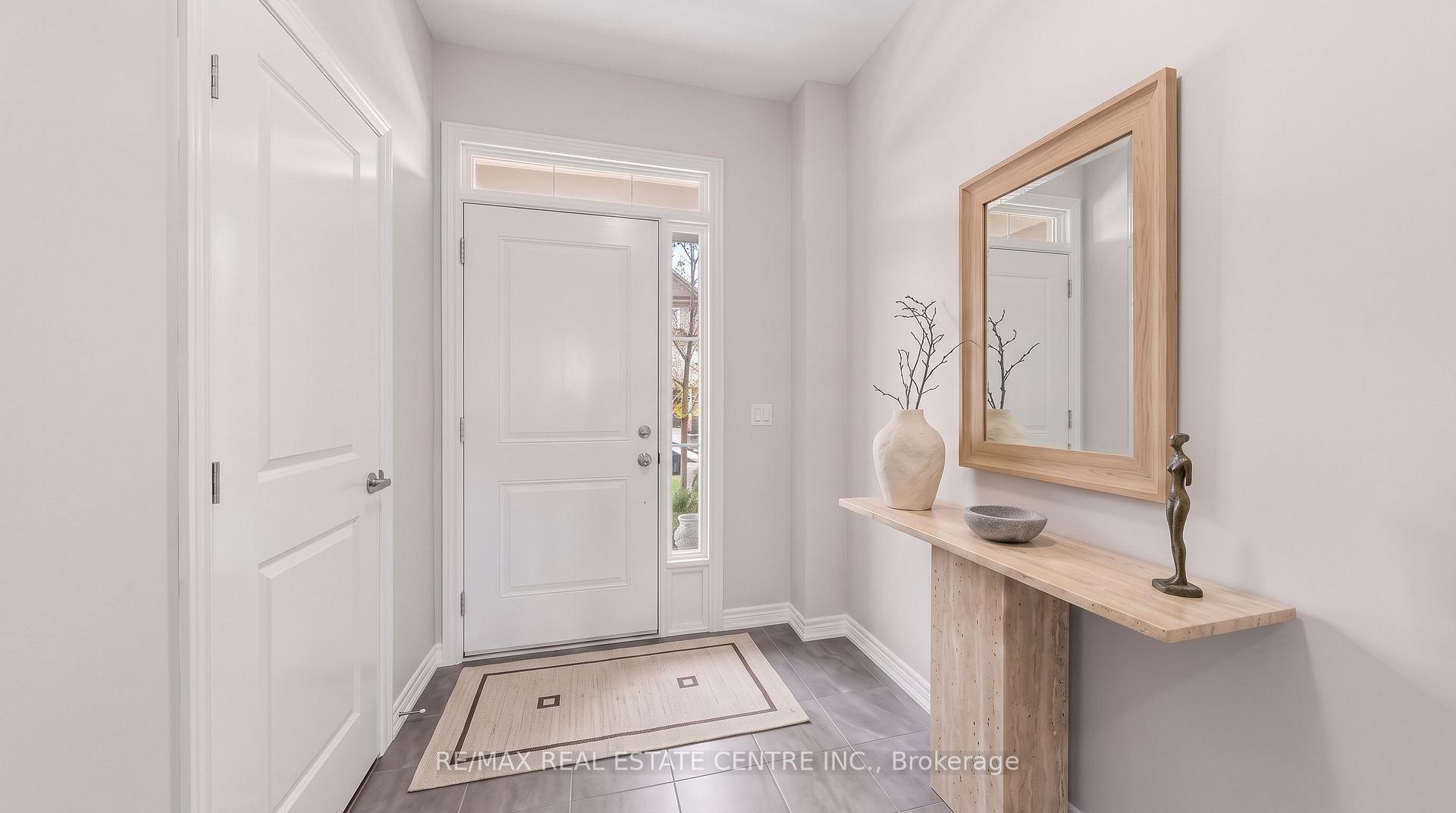 Photo 5 of 2350 Natasha Circle, Oakville, Bronte Creek — HOMEH