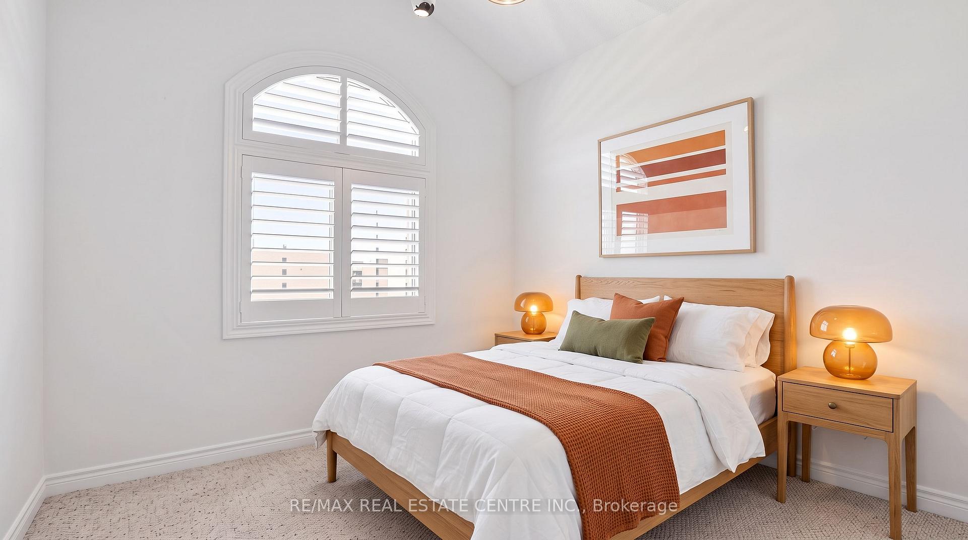 Photo 24 of 2350 Natasha Circle, Oakville, Bronte Creek — HOMEH