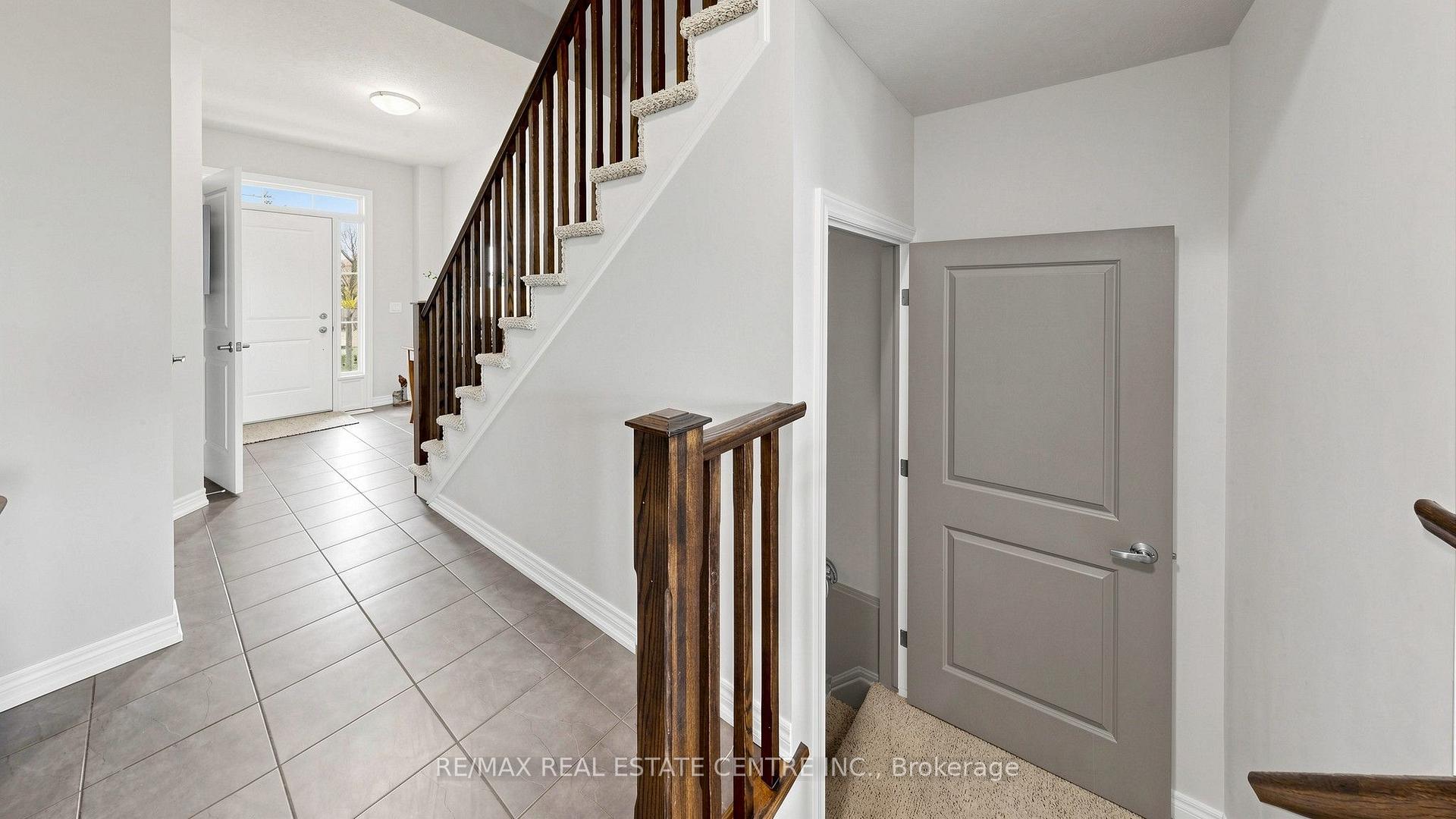 Photo 26 of 2350 Natasha Circle, Oakville, Bronte Creek — HOMEH