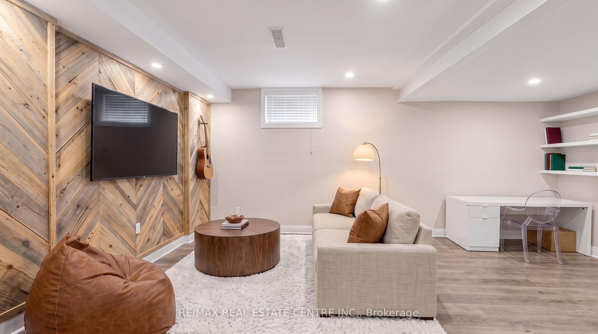 Photo 27 of 2350 Natasha Circle, Oakville, Bronte Creek — HOMEH