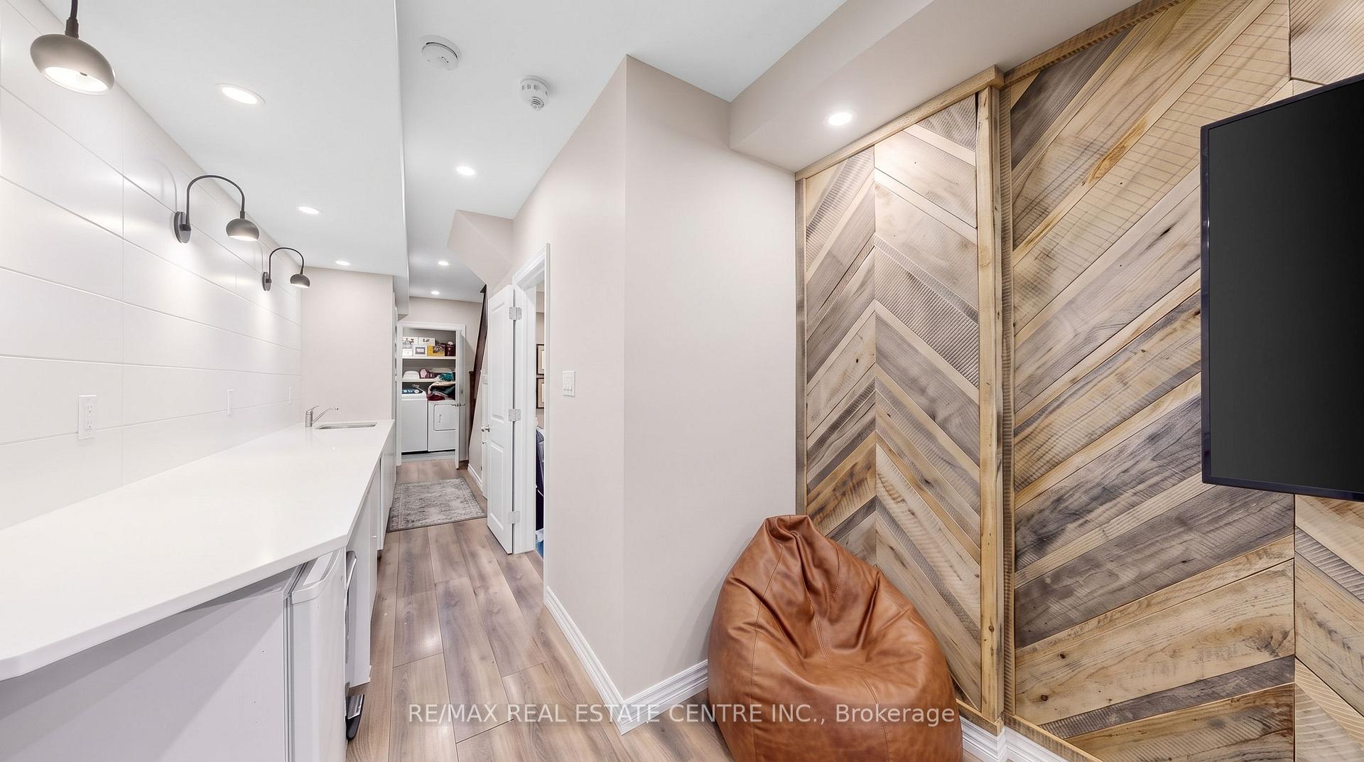 Photo 28 of 2350 Natasha Circle, Oakville, Bronte Creek — HOMEH