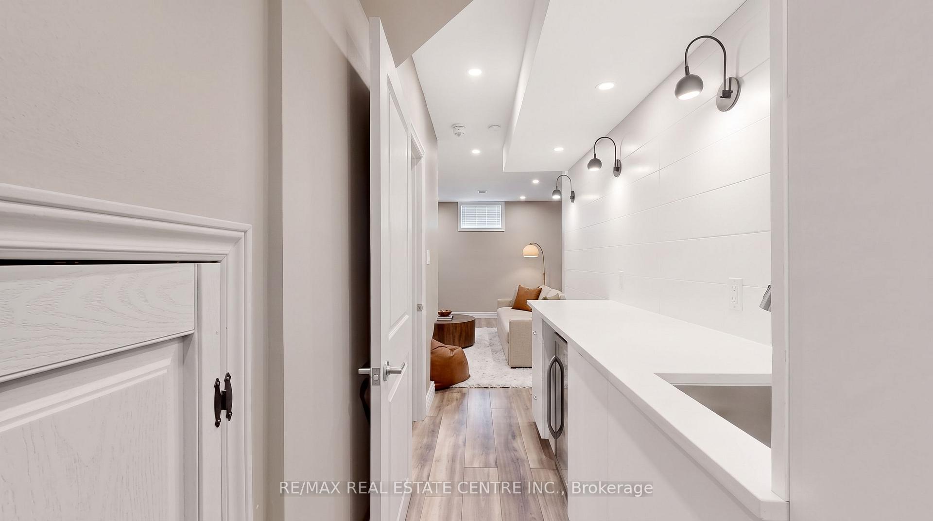 Photo 31 of 2350 Natasha Circle, Oakville, Bronte Creek — HOMEH