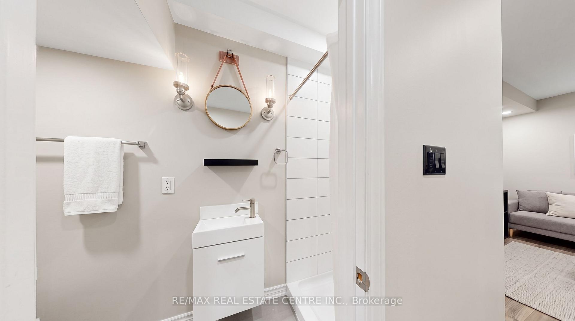 Photo 33 of 2350 Natasha Circle, Oakville, Bronte Creek — HOMEH