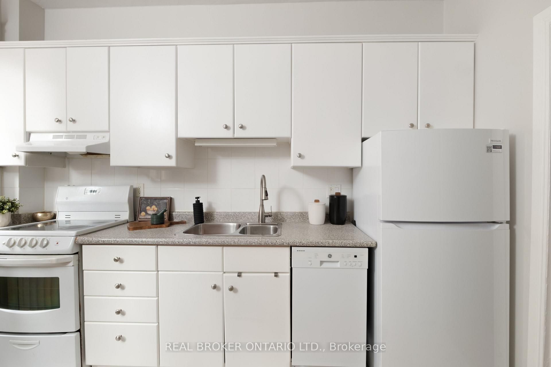 Photo 14 of 33 Atlas Avenue, Toronto, Humewood-Cedarvale — HOMEH