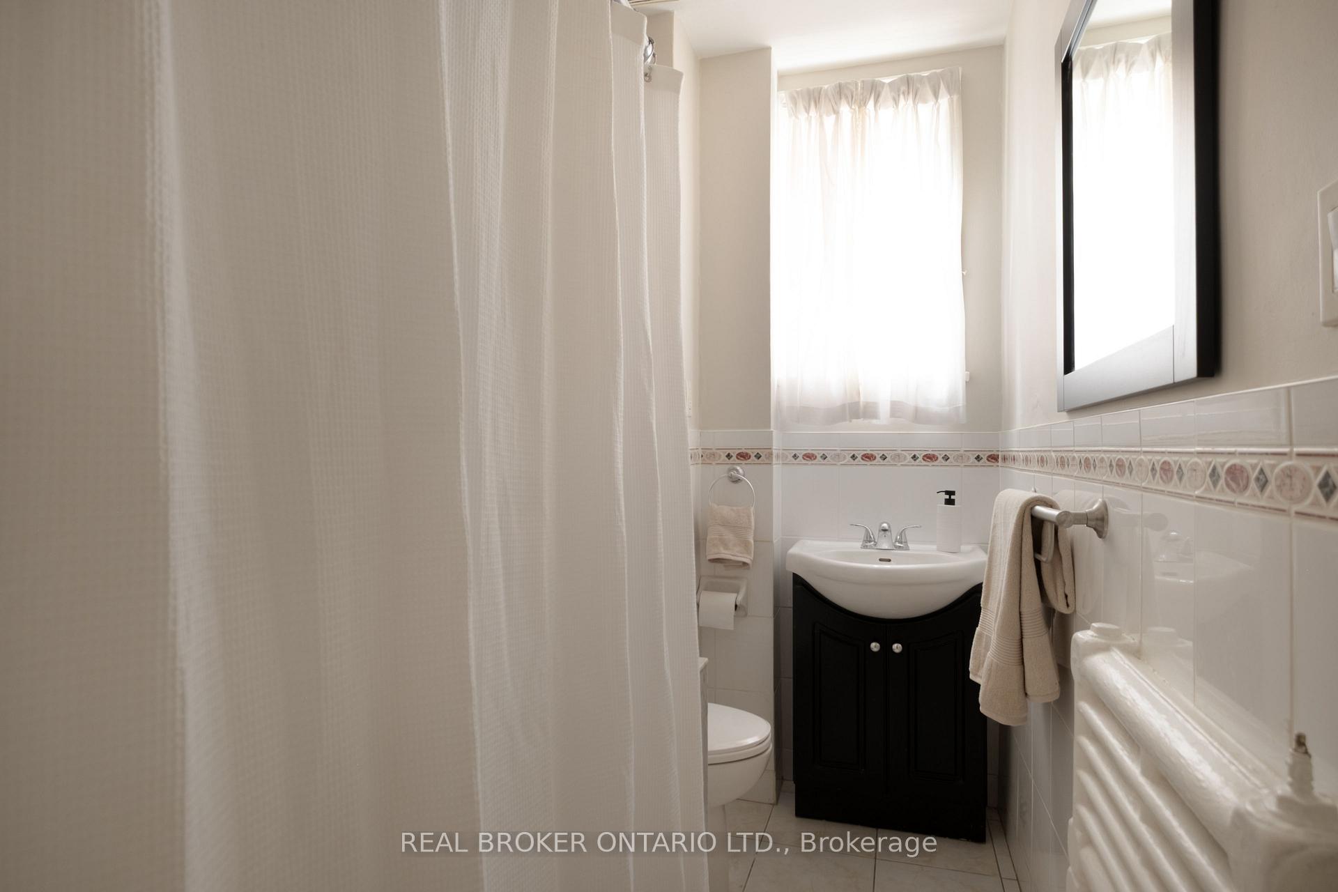 Photo 16 of 33 Atlas Avenue, Toronto, Humewood-Cedarvale — HOMEH