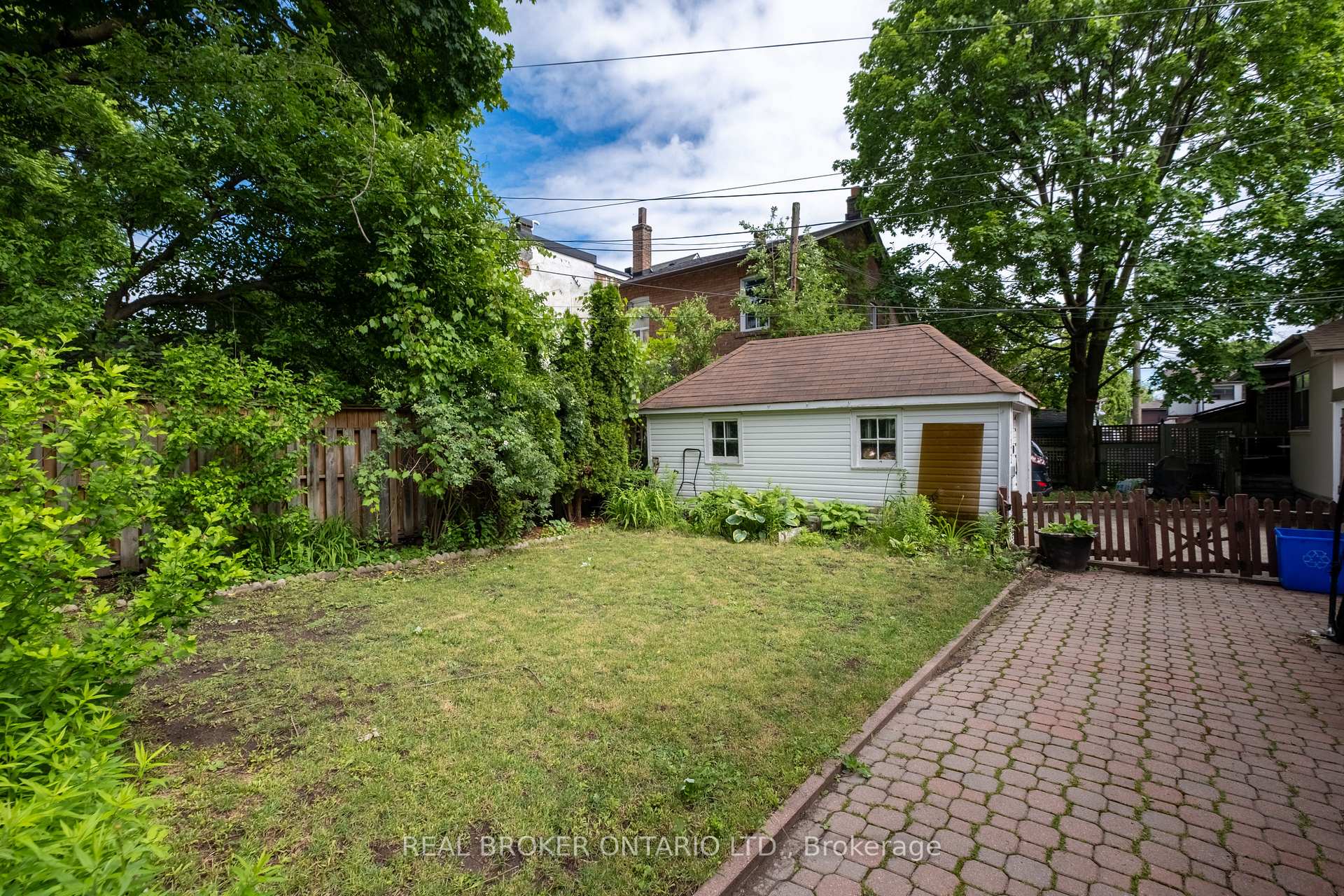 Photo 25 of 33 Atlas Avenue, Toronto, Humewood-Cedarvale — HOMEH