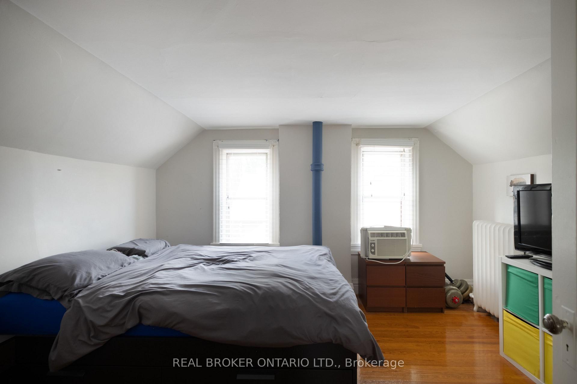 Photo 38 of 33 Atlas Avenue, Toronto, Humewood-Cedarvale — HOMEH