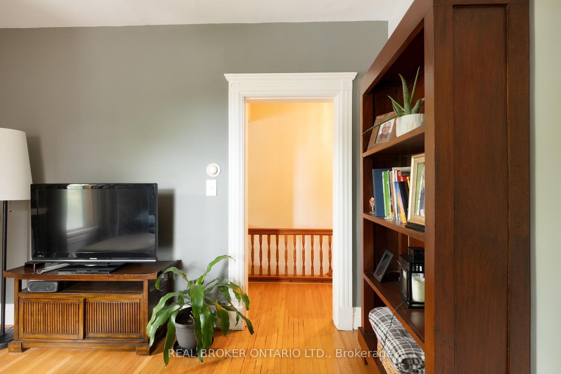 Photo 41 of 33 Atlas Avenue, Toronto, Humewood-Cedarvale — HOMEH