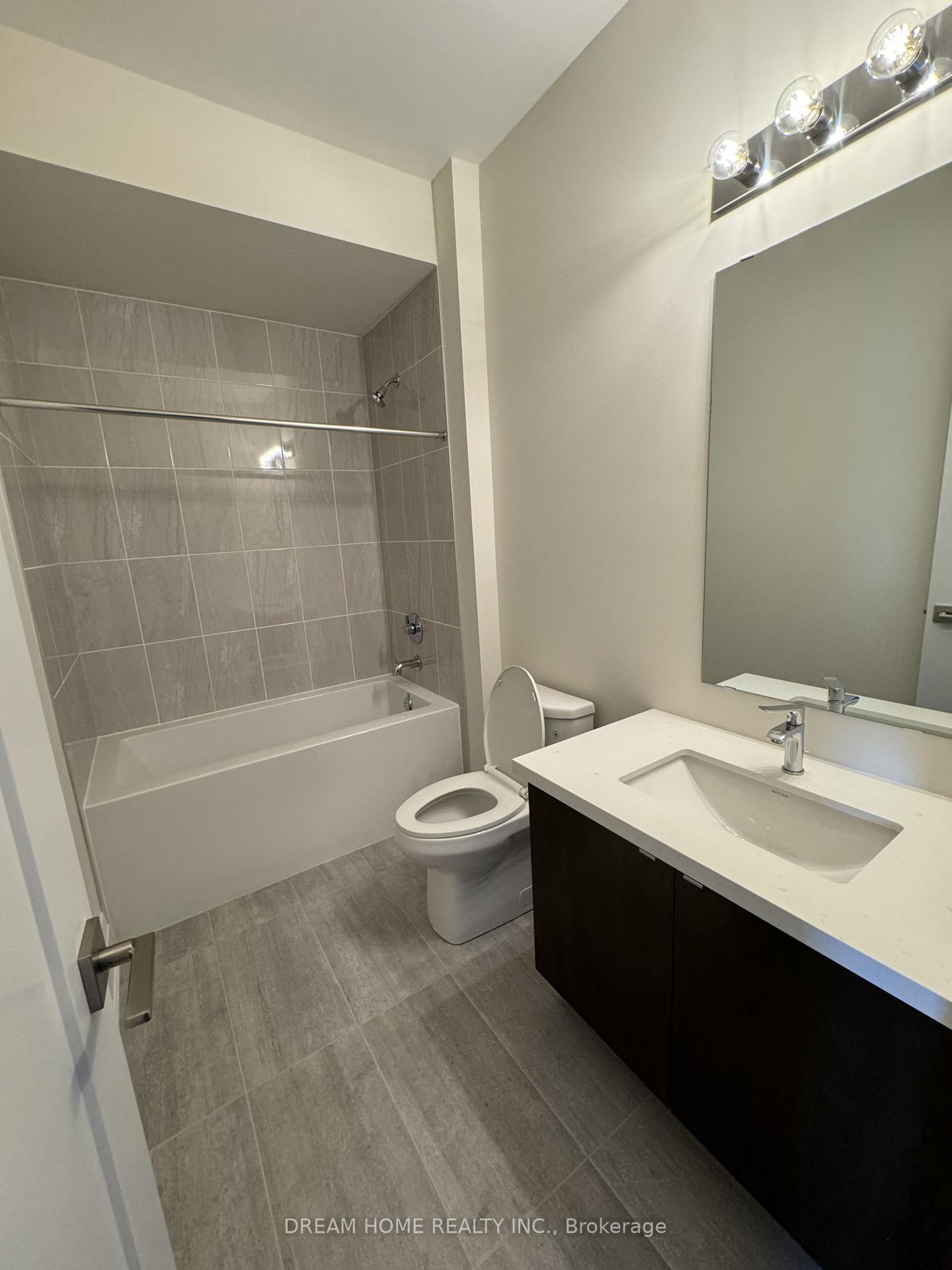 Photo 3 of 84 Tempel Street, Richmond Hill, Oak Ridges — HOMEH