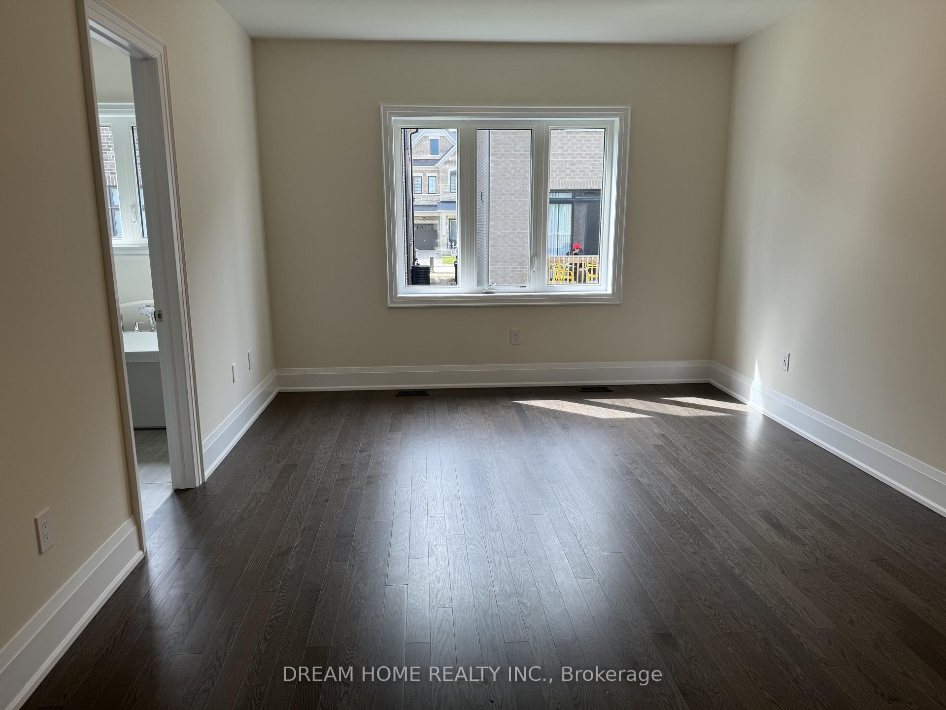 Photo 8 of 84 Tempel Street, Richmond Hill, Oak Ridges — HOMEH