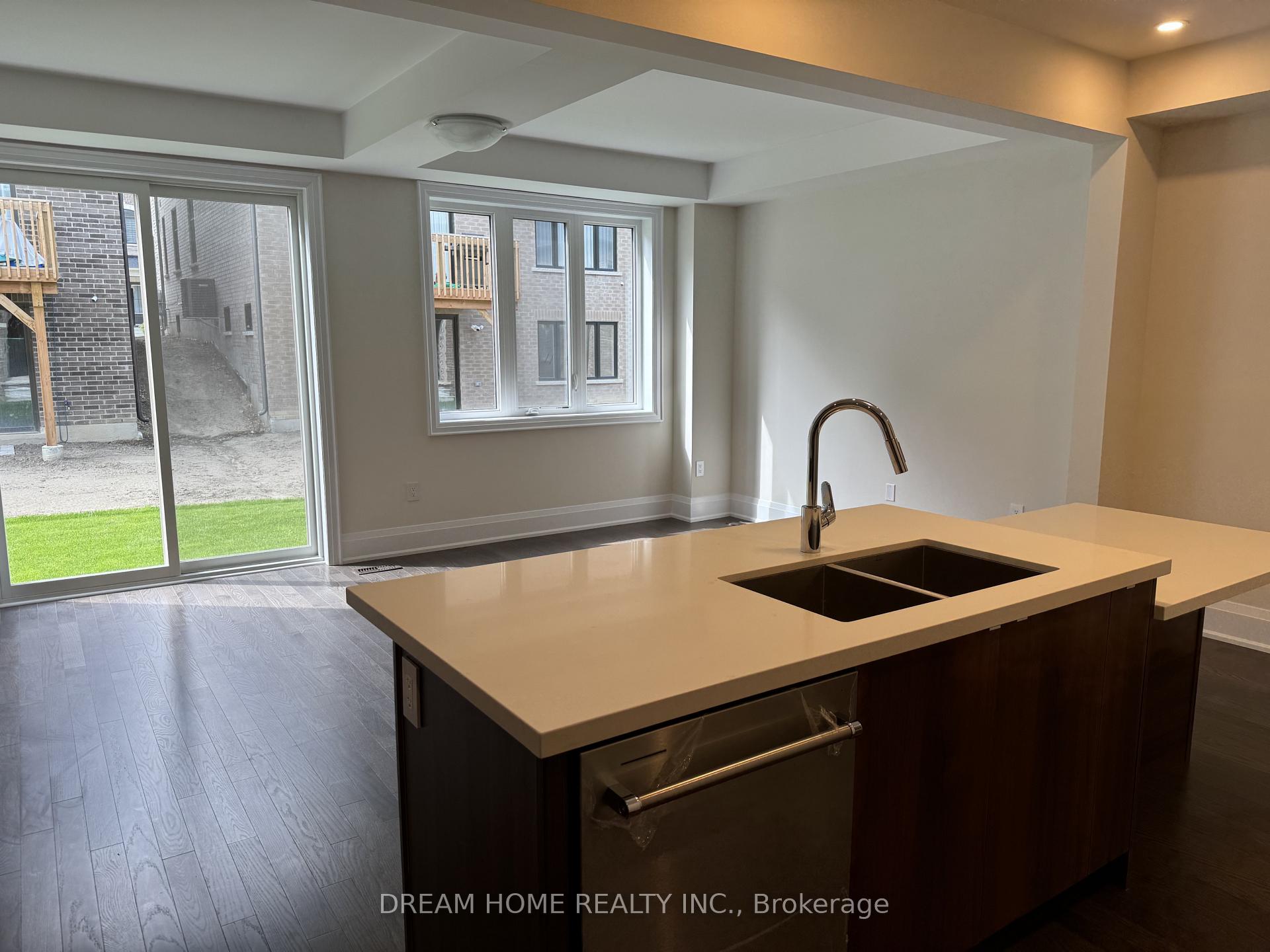 Photo 11 of 84 Tempel Street, Richmond Hill, Oak Ridges — HOMEH