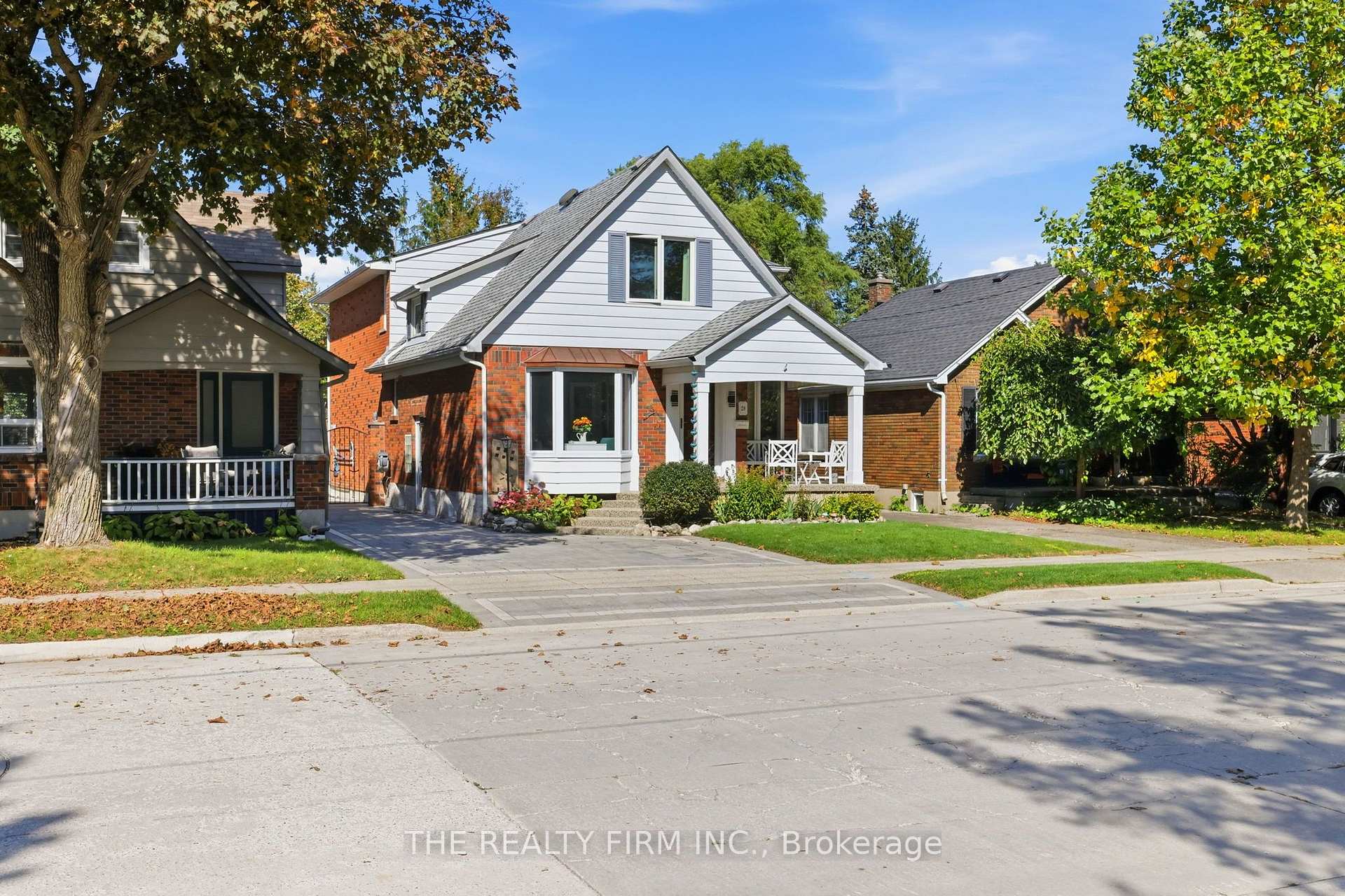 Photo 3 of 28 Thomas Janes Drive, London, South G — HOMEH