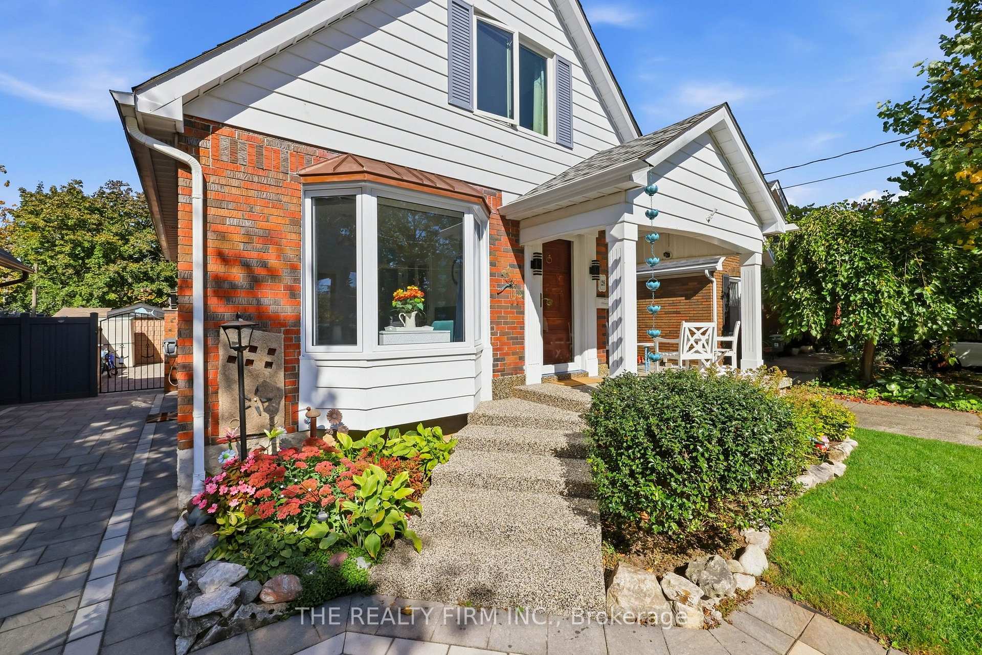 Photo 4 of 28 Thomas Janes Drive, London, South G — HOMEH