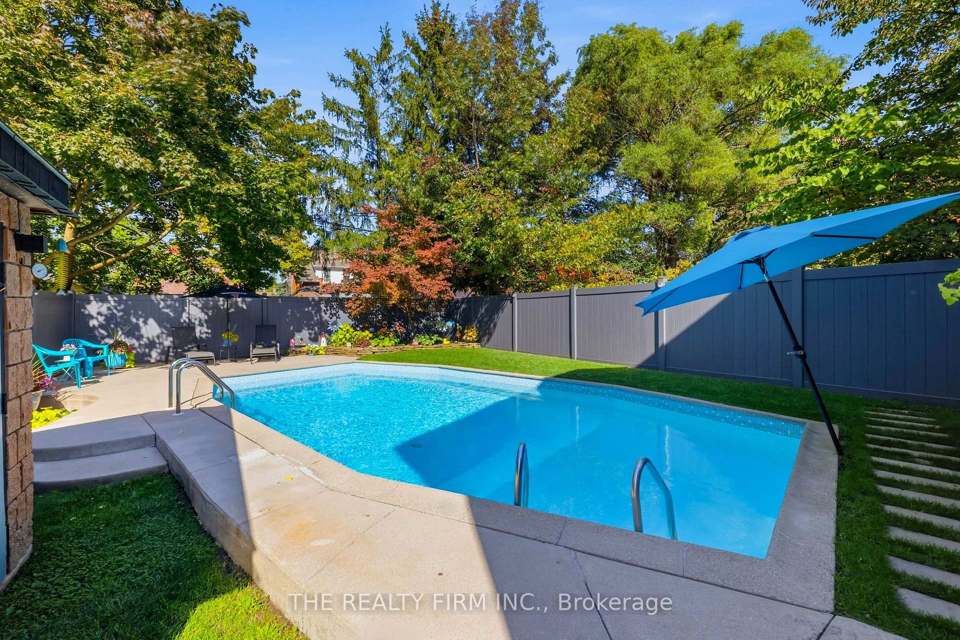 Photo 42 of 28 Thomas Janes Drive, London, South G — HOMEH