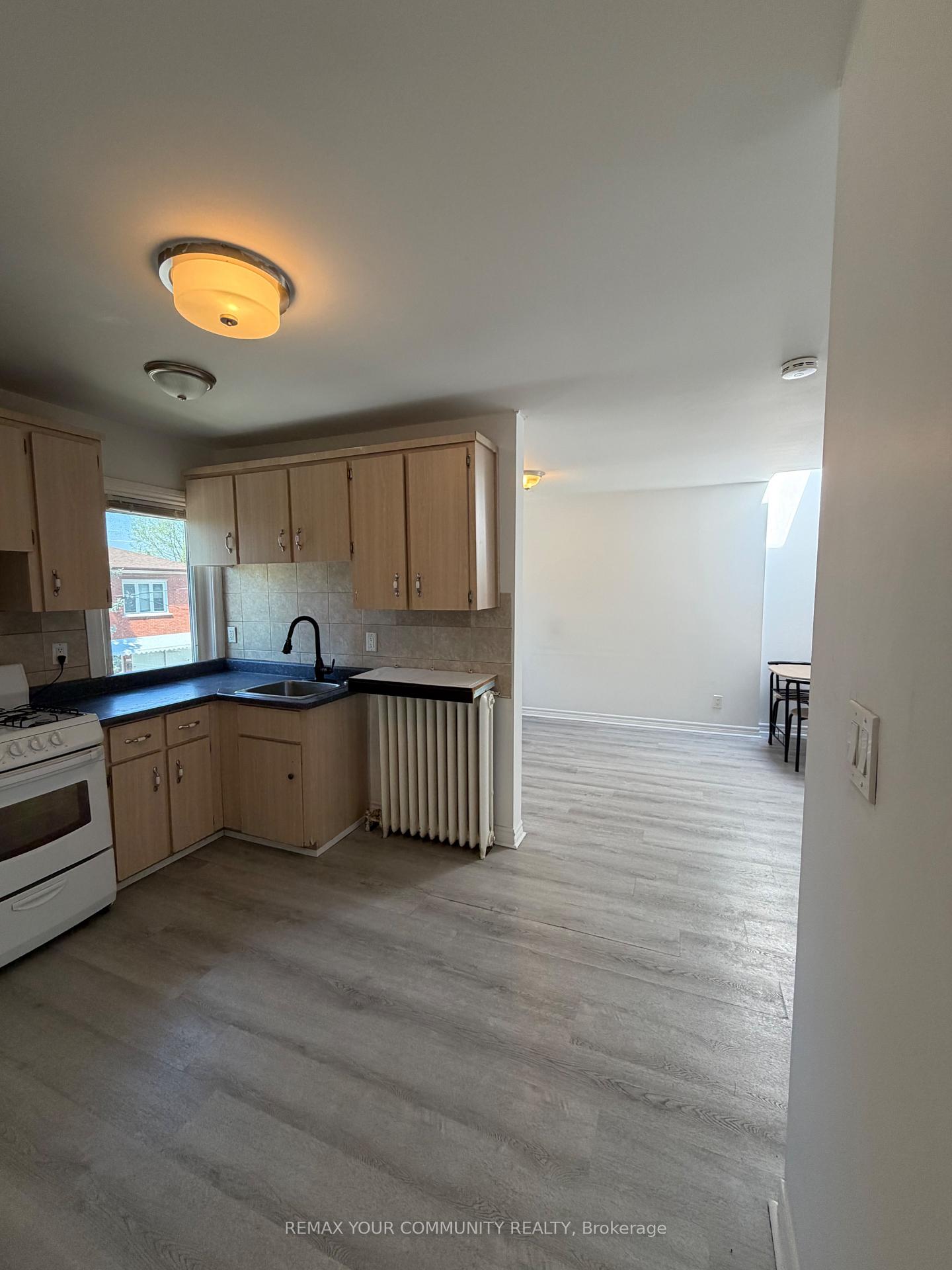 Photo 4 of Unit 2nd Floor, 129 Morrison Avenue, Toronto, Corso Italia-Davenport — HOMEH