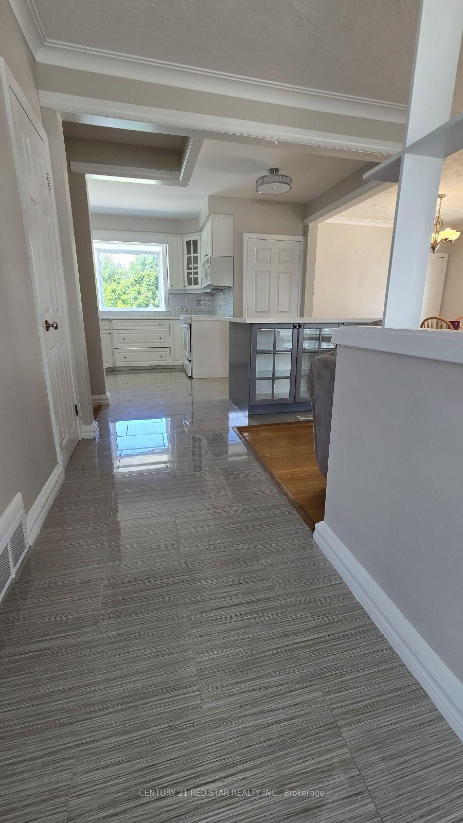 Photo 4 of Unit Main, 235 Mary Street, Oakville, Central — HOMEH