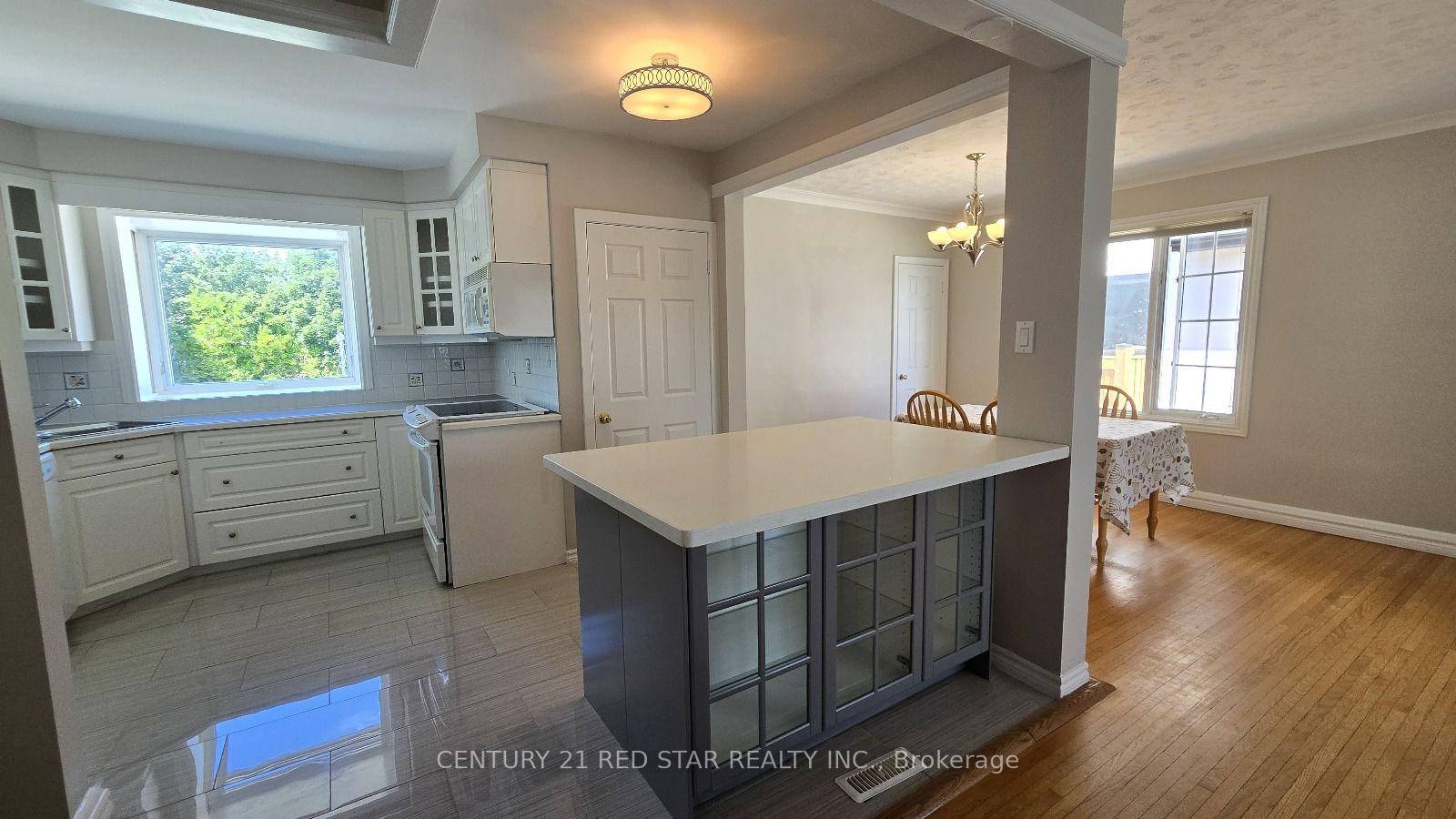 Photo 5 of Unit Main, 235 Mary Street, Oakville, Central — HOMEH