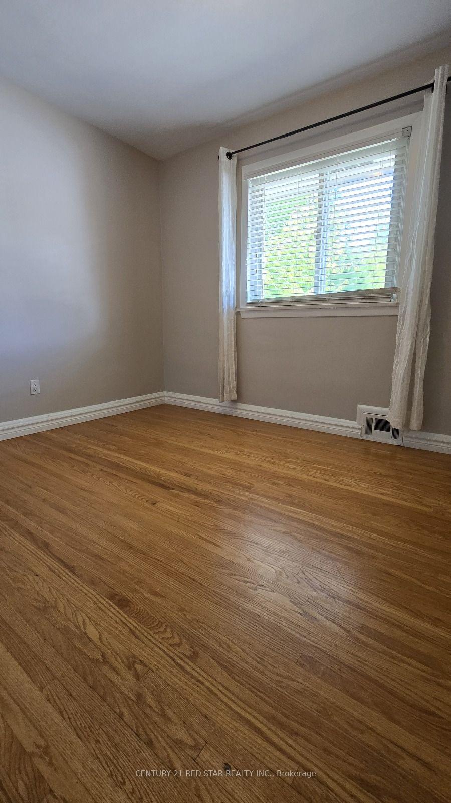 Photo 8 of Unit Main, 235 Mary Street, Oakville, Central — HOMEH