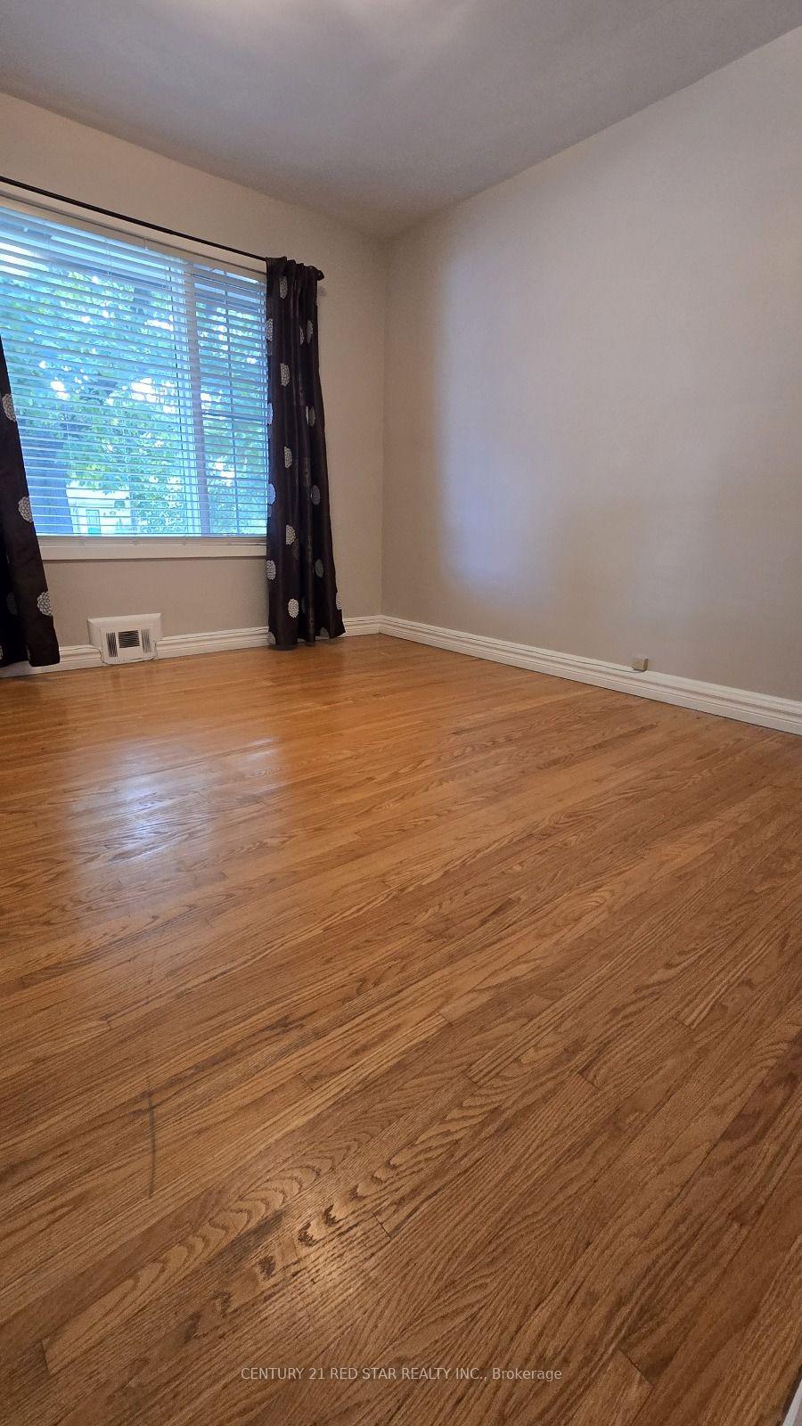 Photo 9 of Unit Main, 235 Mary Street, Oakville, Central — HOMEH