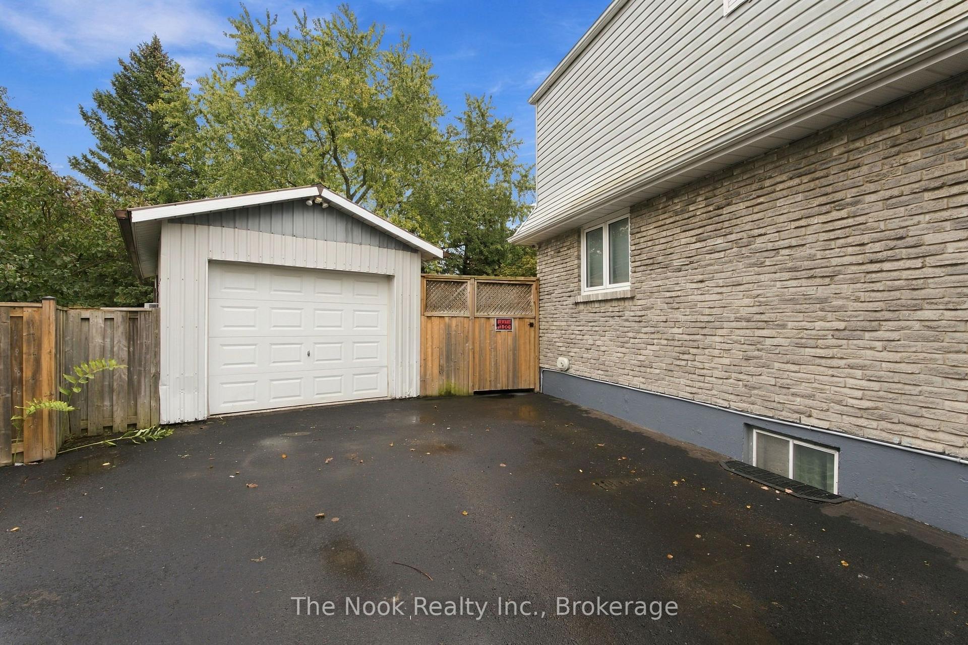 Photo 3 of 456 Harcourt Drive, Oshawa, Donevan — HOMEH