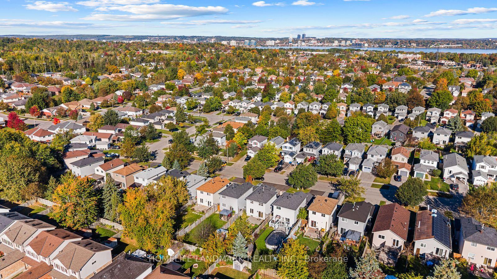 Photo 32 of 39 D'ambrosio Drive, Barrie, Painswick North — HOMEH
