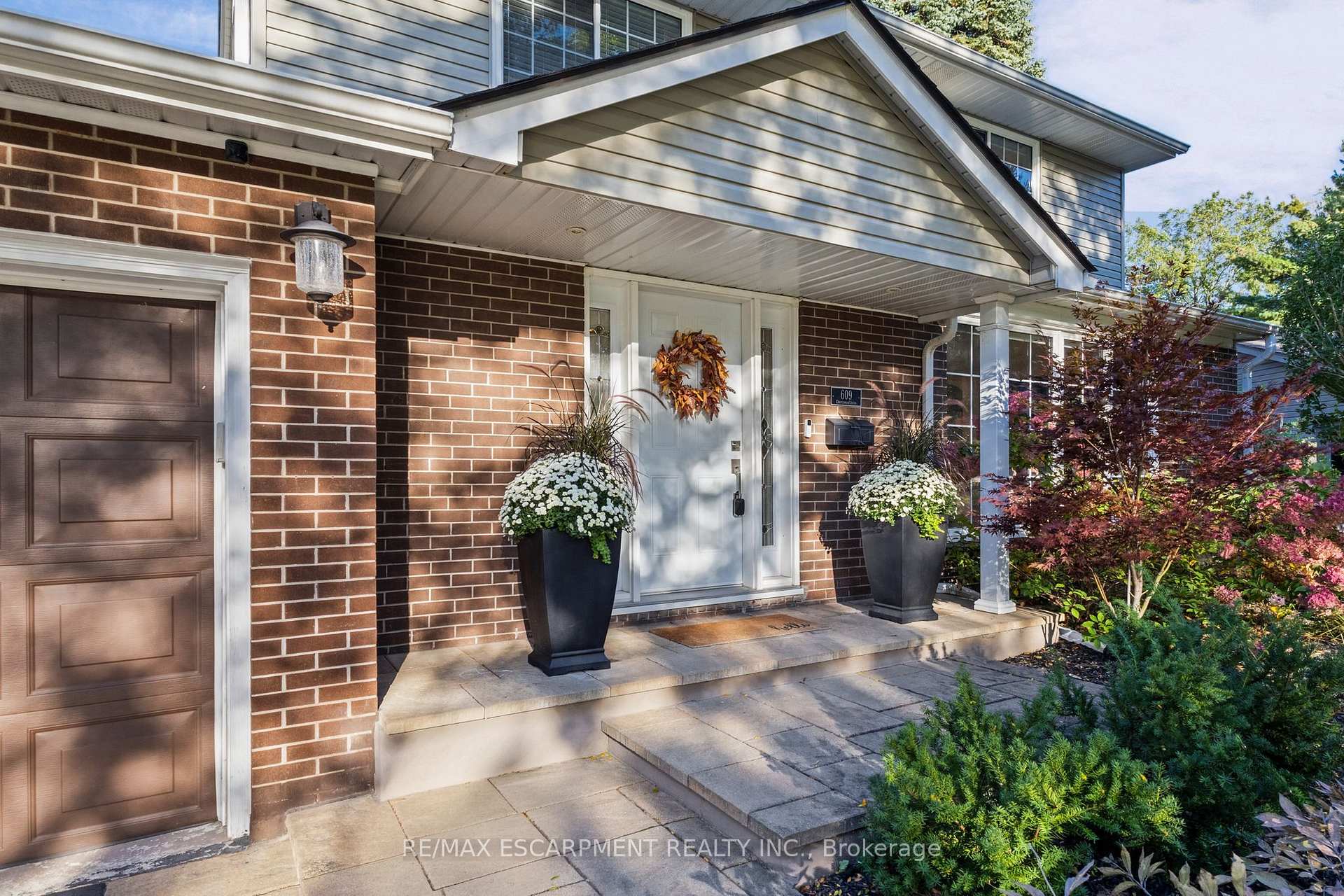Photo 2 of 609 Cherrywood Drive, Burlington, LaSalle — HOMEH