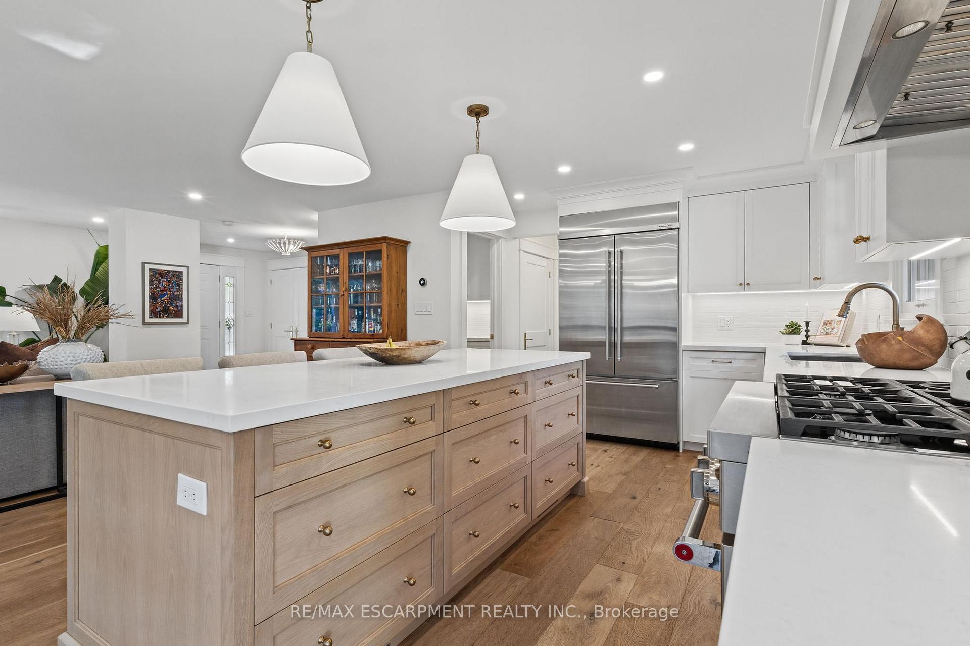 Photo 8 of 609 Cherrywood Drive, Burlington, LaSalle — HOMEH