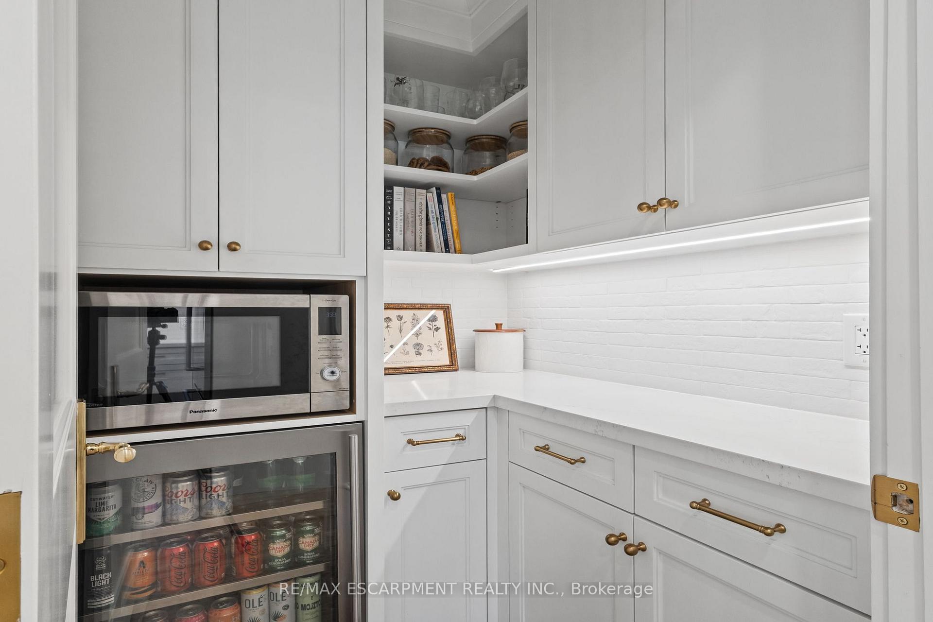 Photo 16 of 609 Cherrywood Drive, Burlington, LaSalle — HOMEH