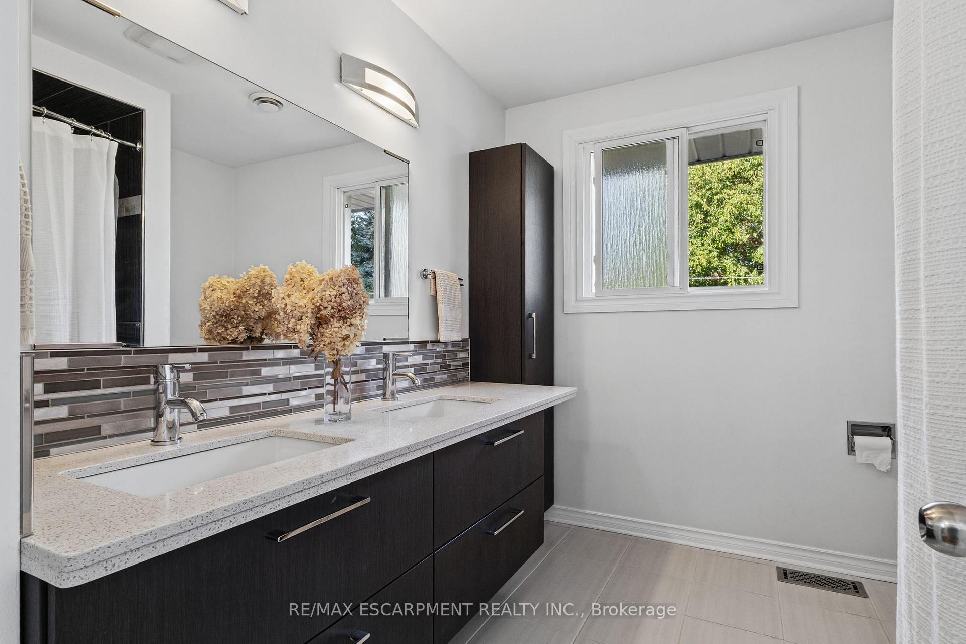 Photo 30 of 609 Cherrywood Drive, Burlington, LaSalle — HOMEH