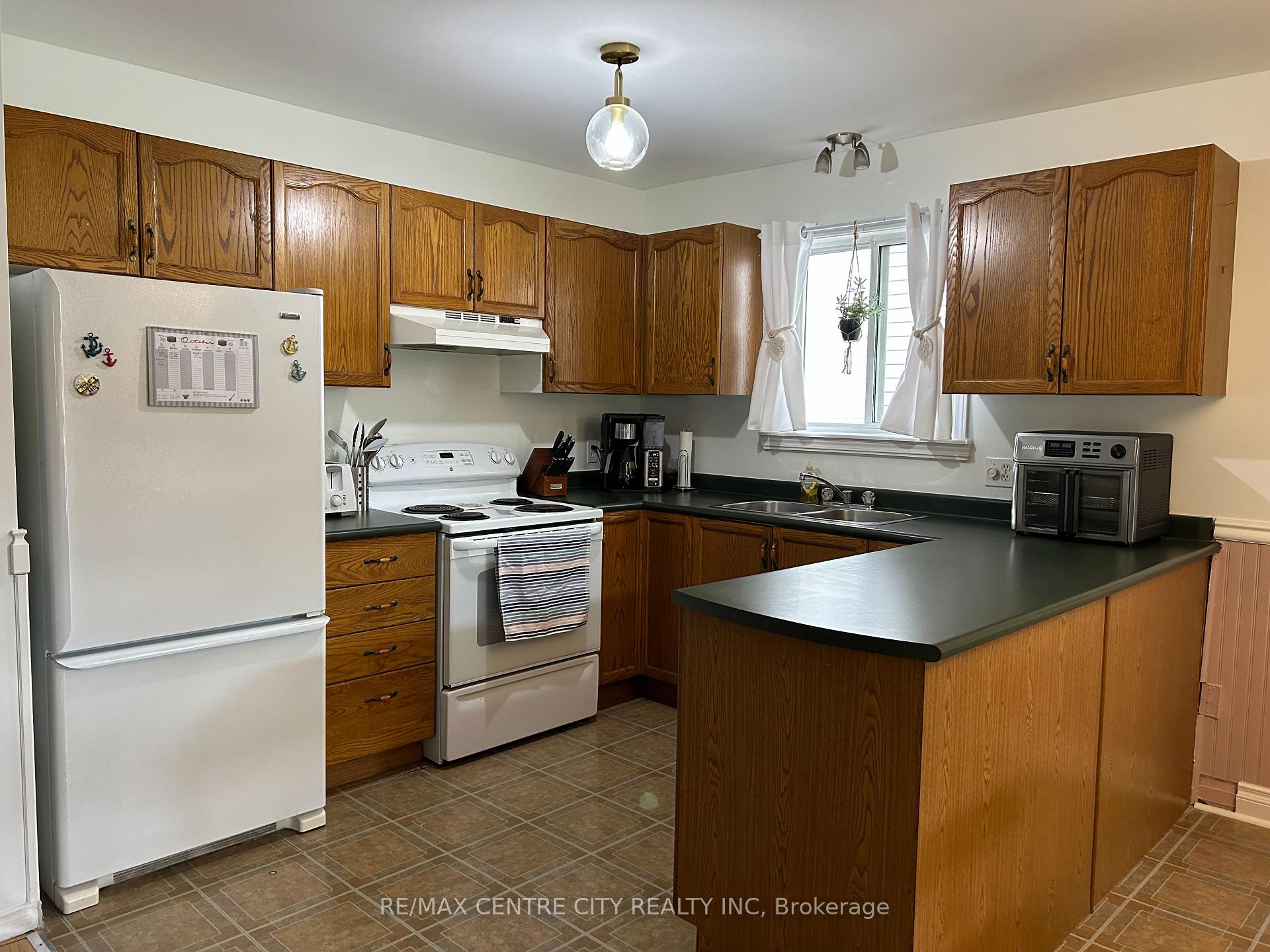 Photo 7 of 21 Juno Drive, St. Thomas — HOMEH