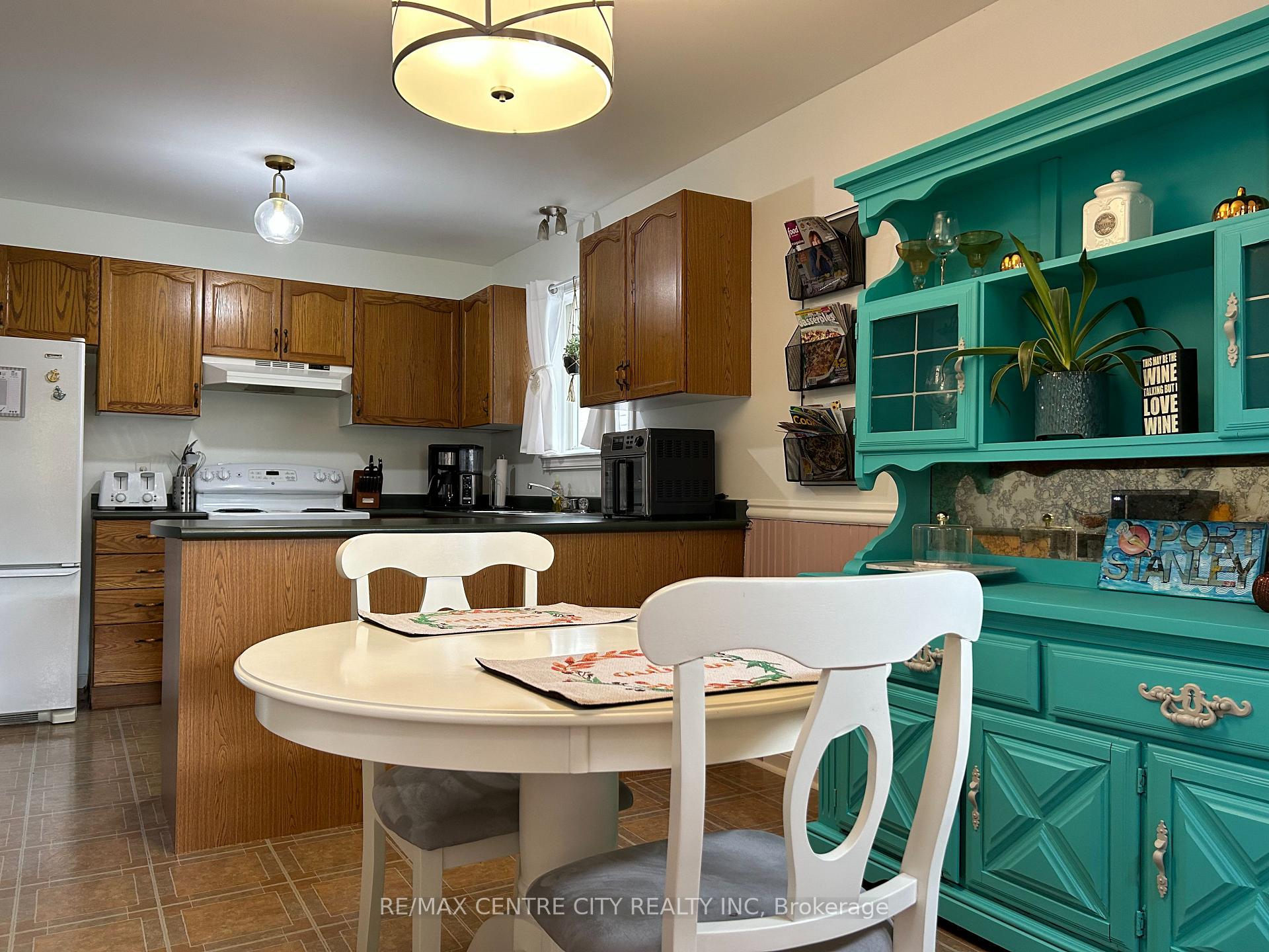 Photo 8 of 21 Juno Drive, St. Thomas — HOMEH